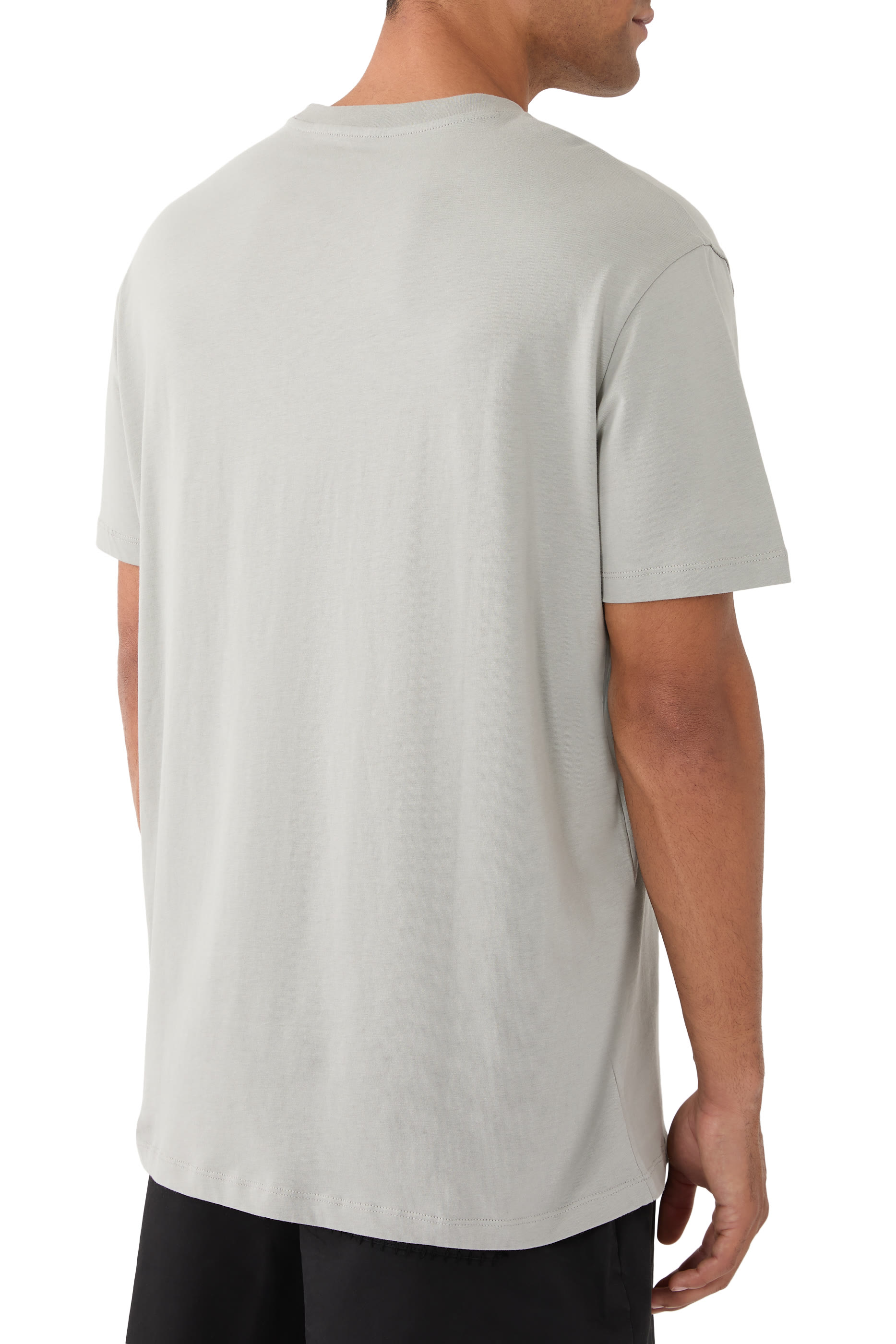 تيشيرت ذا جريد بحروف شعار الماركة