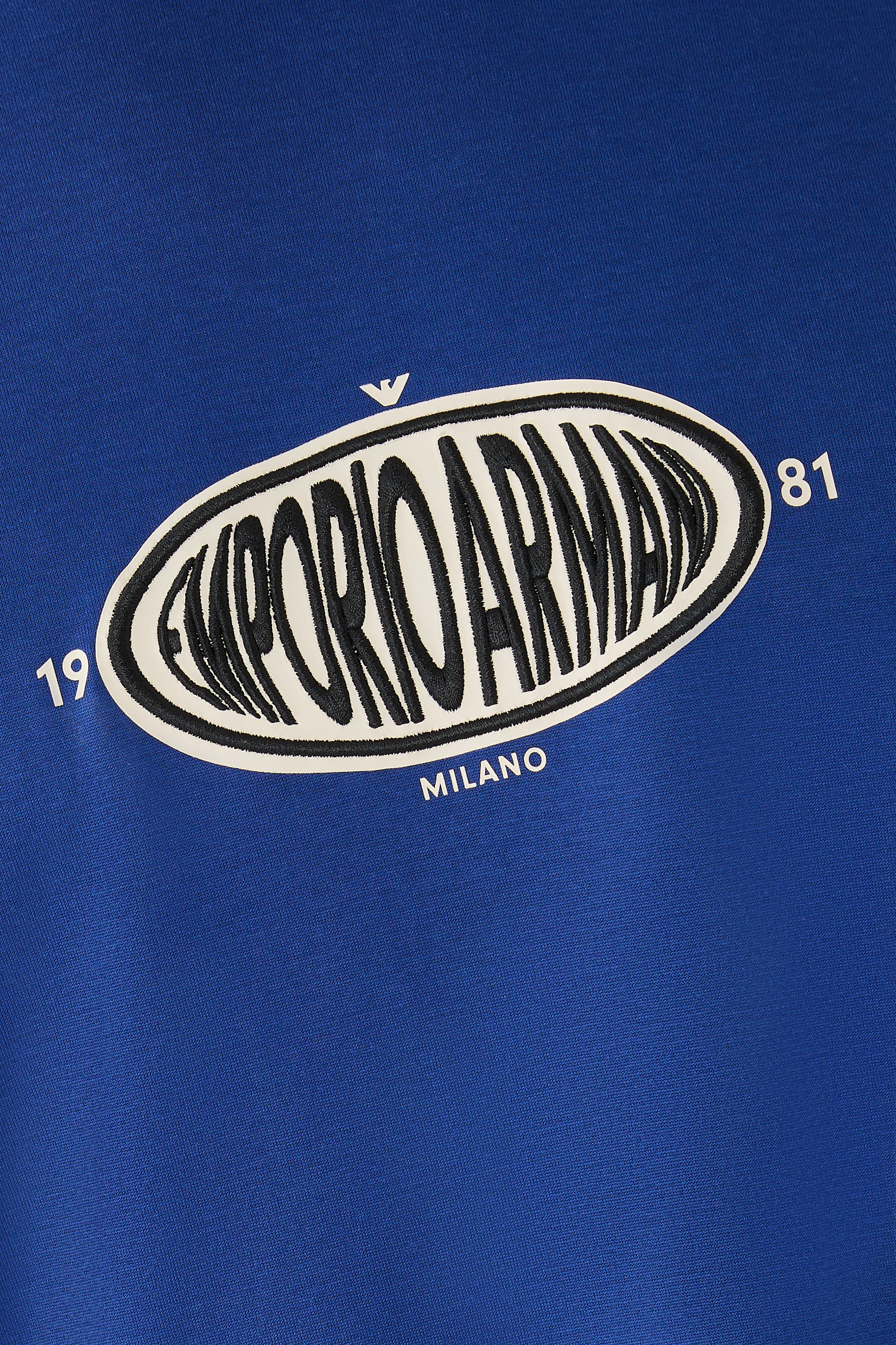 تيشيرت برقعة شعار الماركة