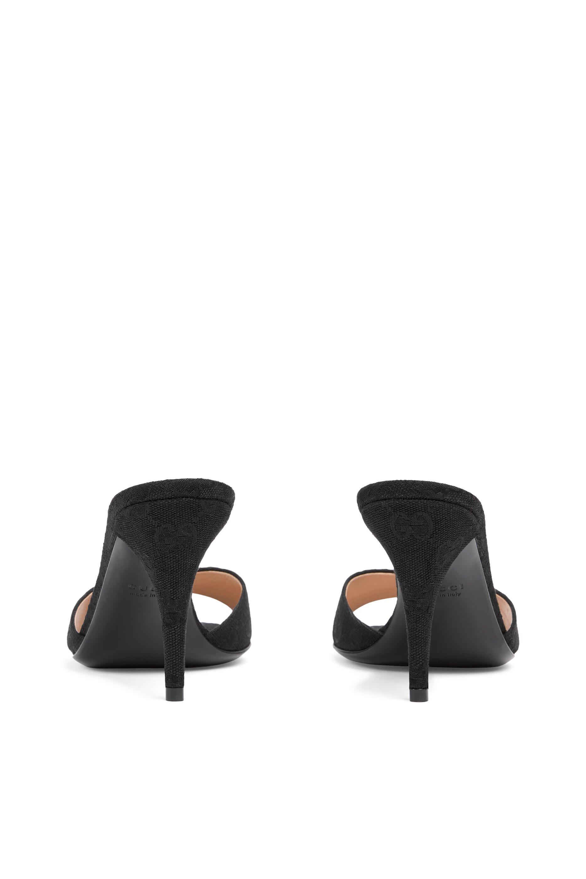 صندل 85 بشعار الماركة وحلية لجام الحصان