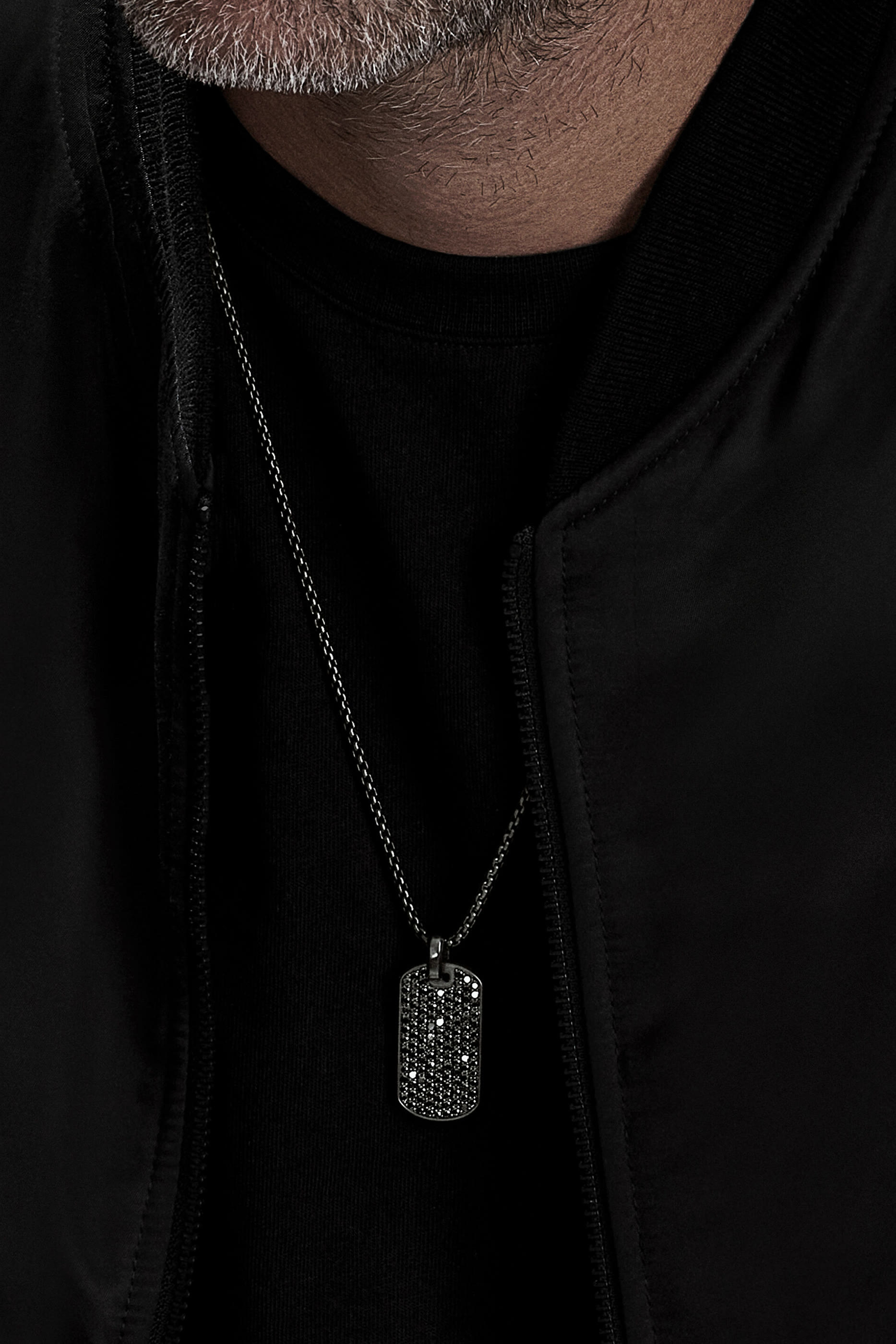 دلاية شيفرون مرصعة بالماس فضة إسترلينية وتيتانيوم