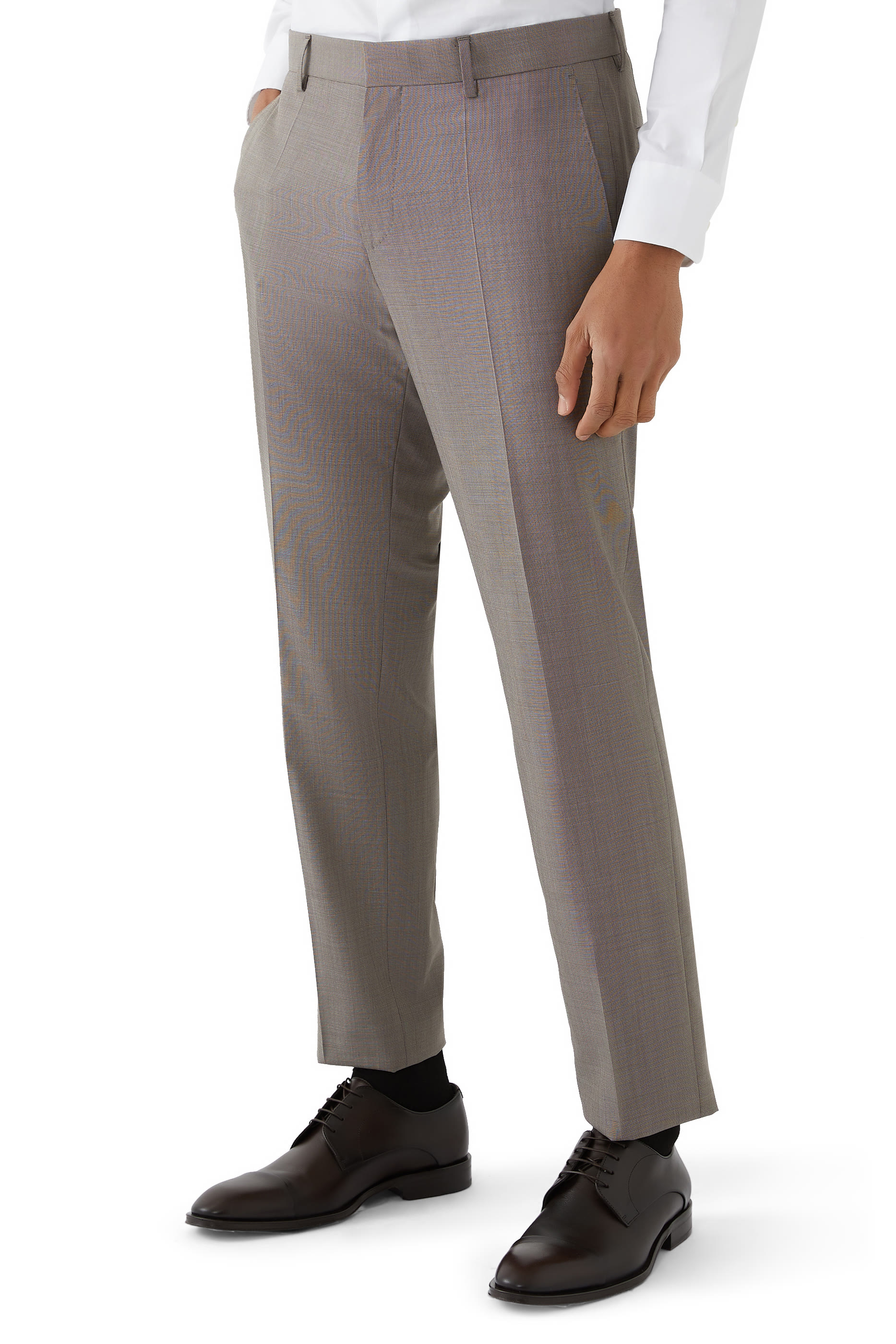 بدلة بتصميم ثلاث قطع بقصة سليم