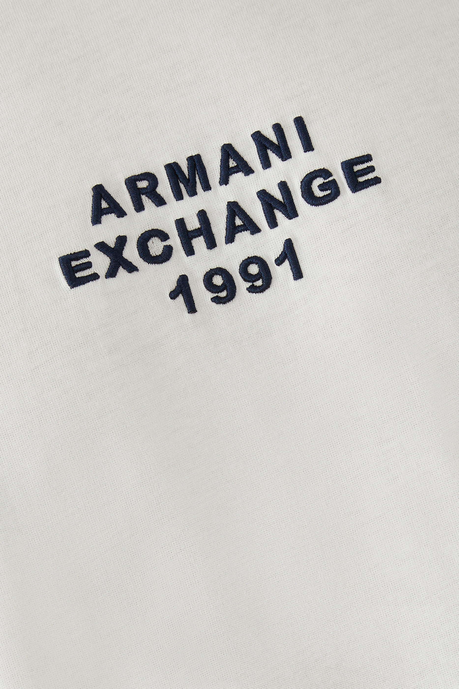 تيشيرت بحروف شعار الماركة