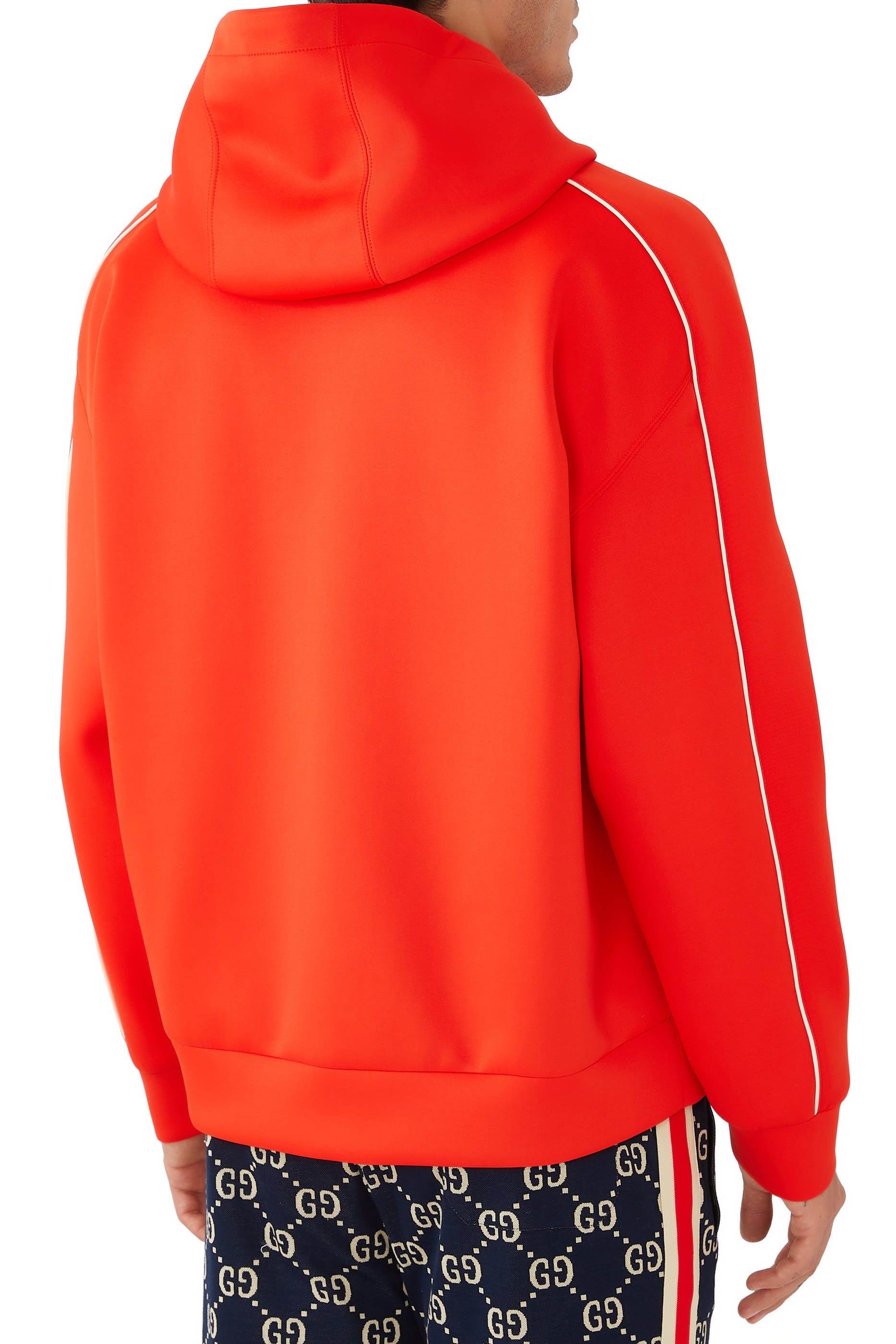 هودي بشعار الماركة نيوبرين