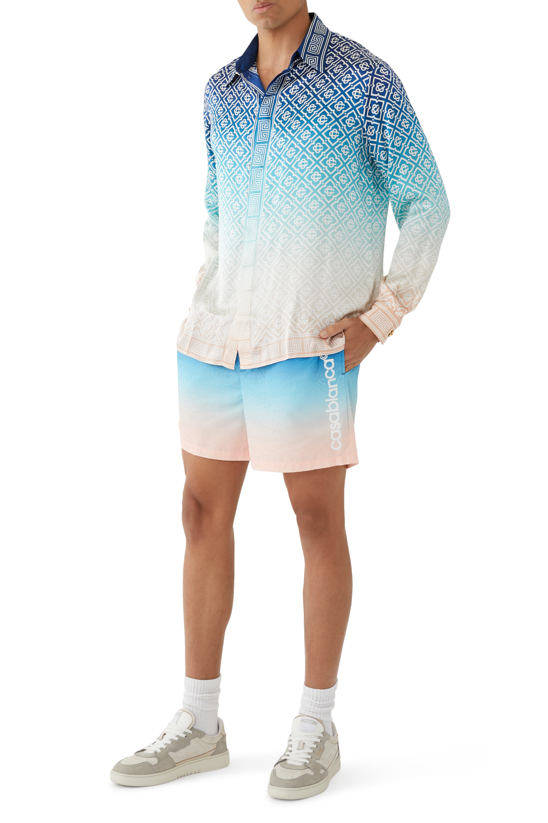 قميص بأكمام طويلة وياقة كلاسيكية