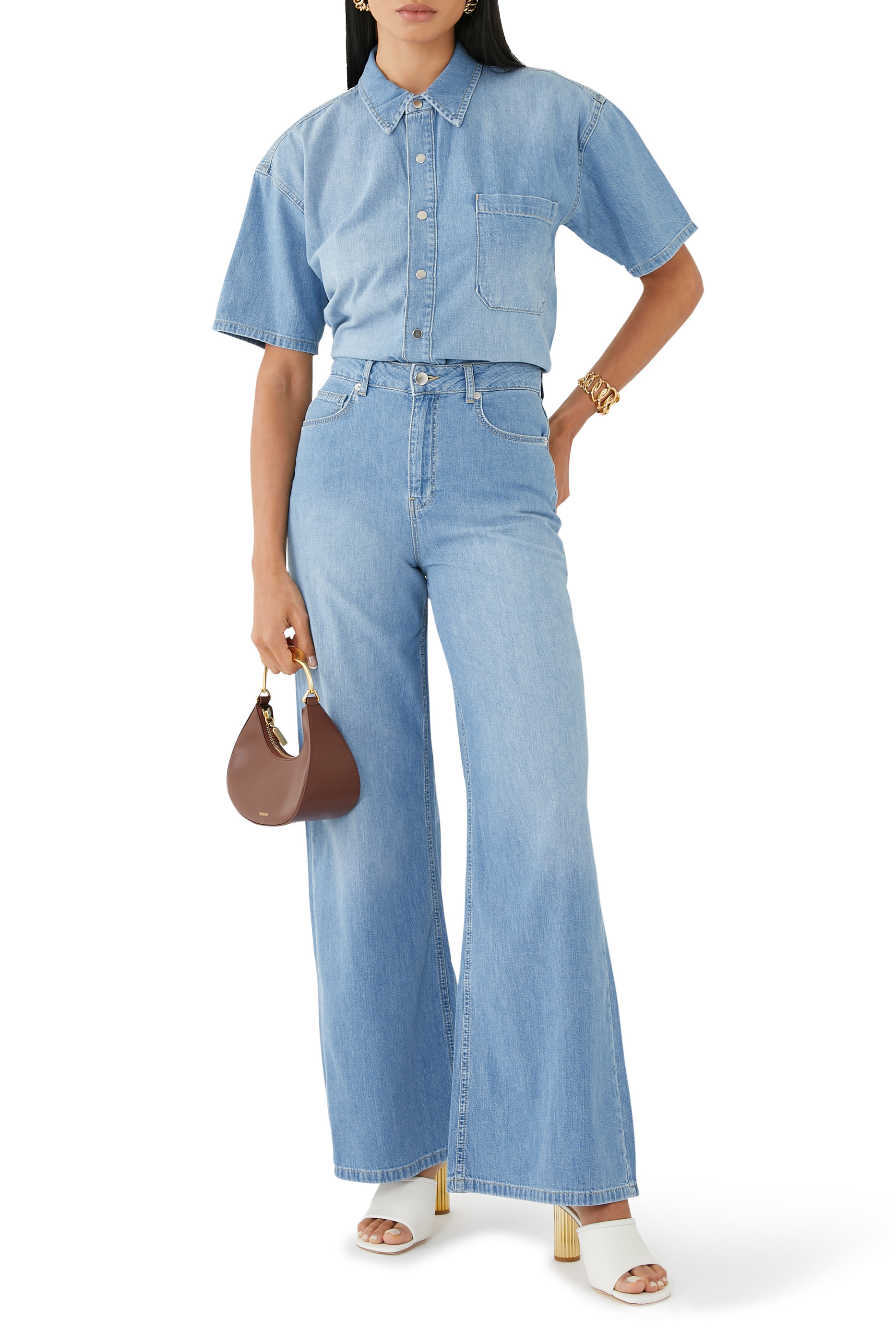 بنطال جينز بقصة ساق واسعة وخصر متوسط الإرتفاع