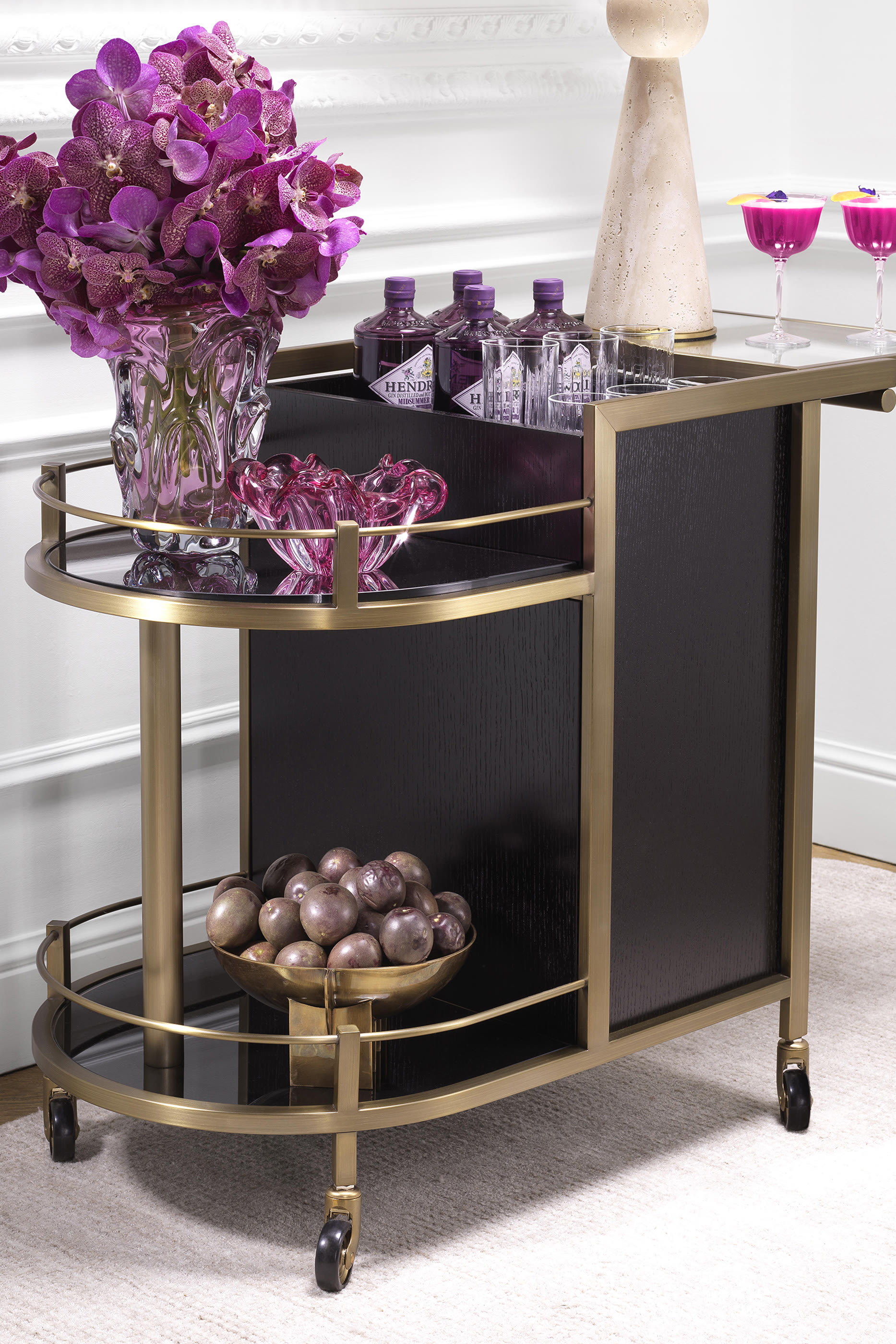 عربة ضيافة بيليني بعجلات