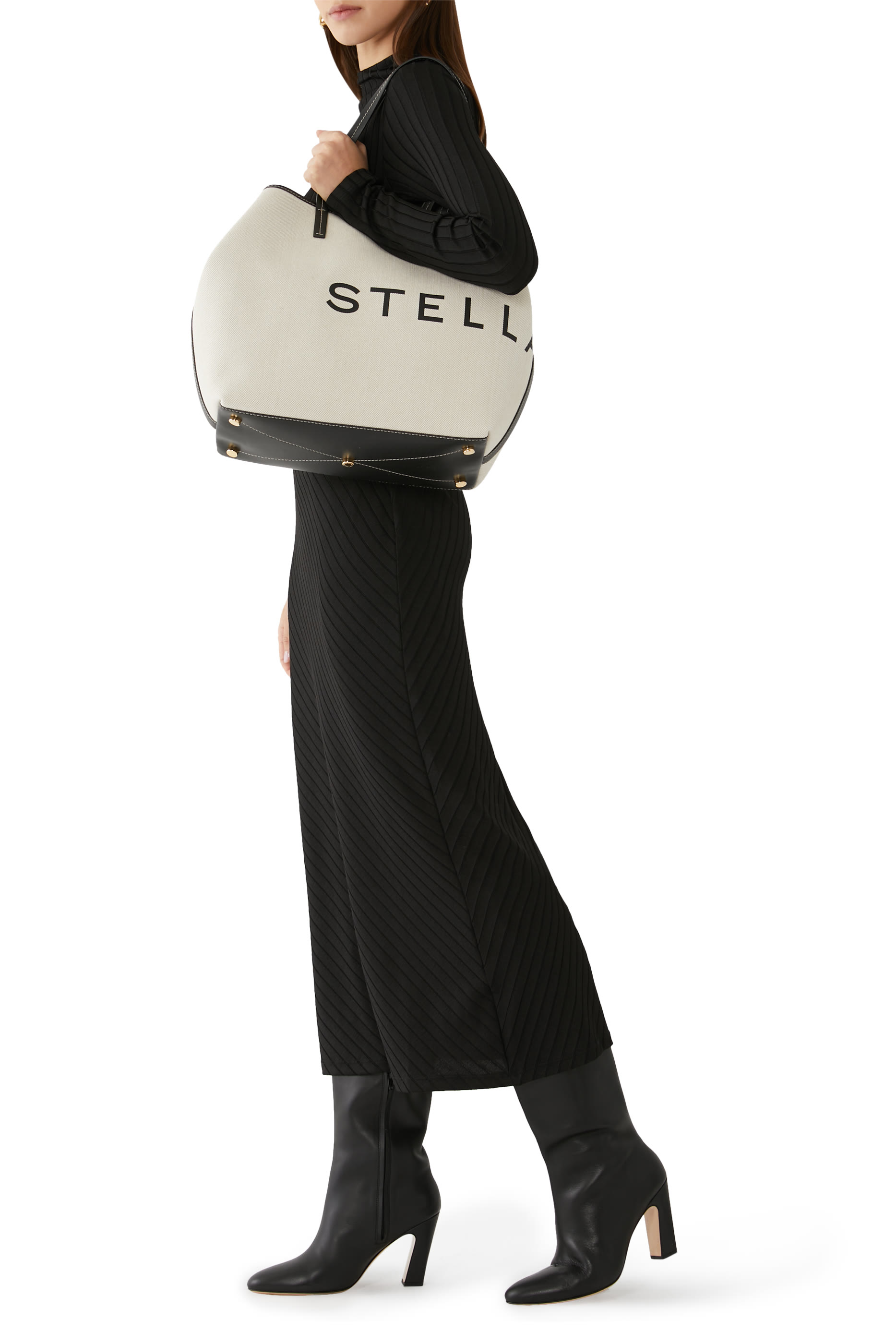 حقيبة يد بشعار الماركة