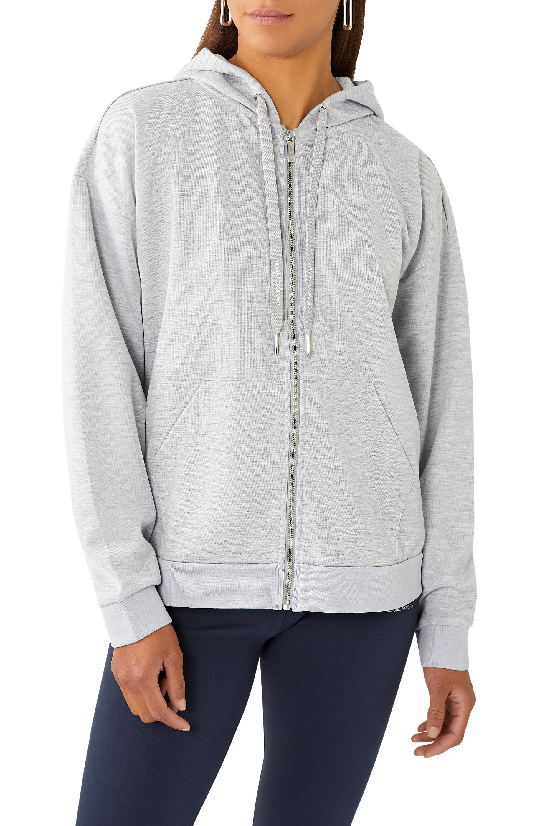 هودي بسحاب وشعار الماركة