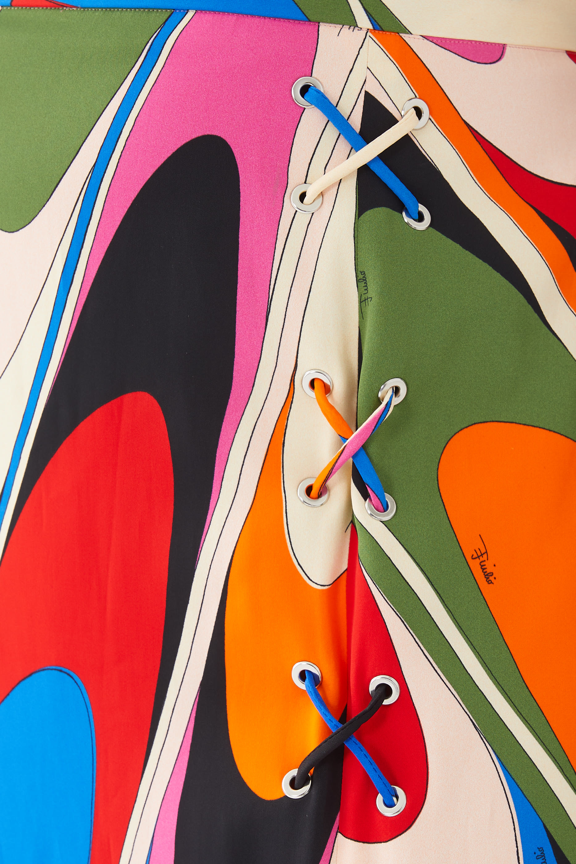 تنورة طويلة بنقشة اوندي