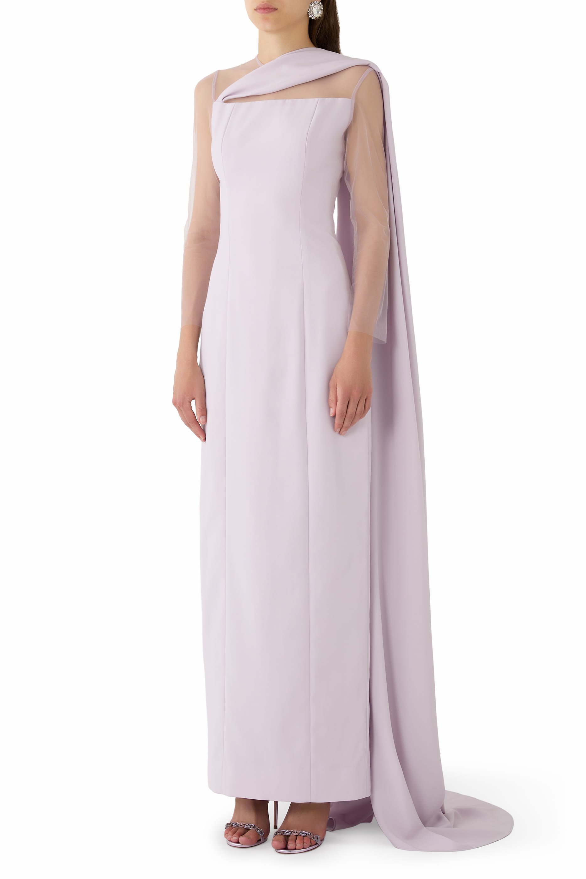 فستان سهرة بقصة مستقيمة وأجزاء شفافة