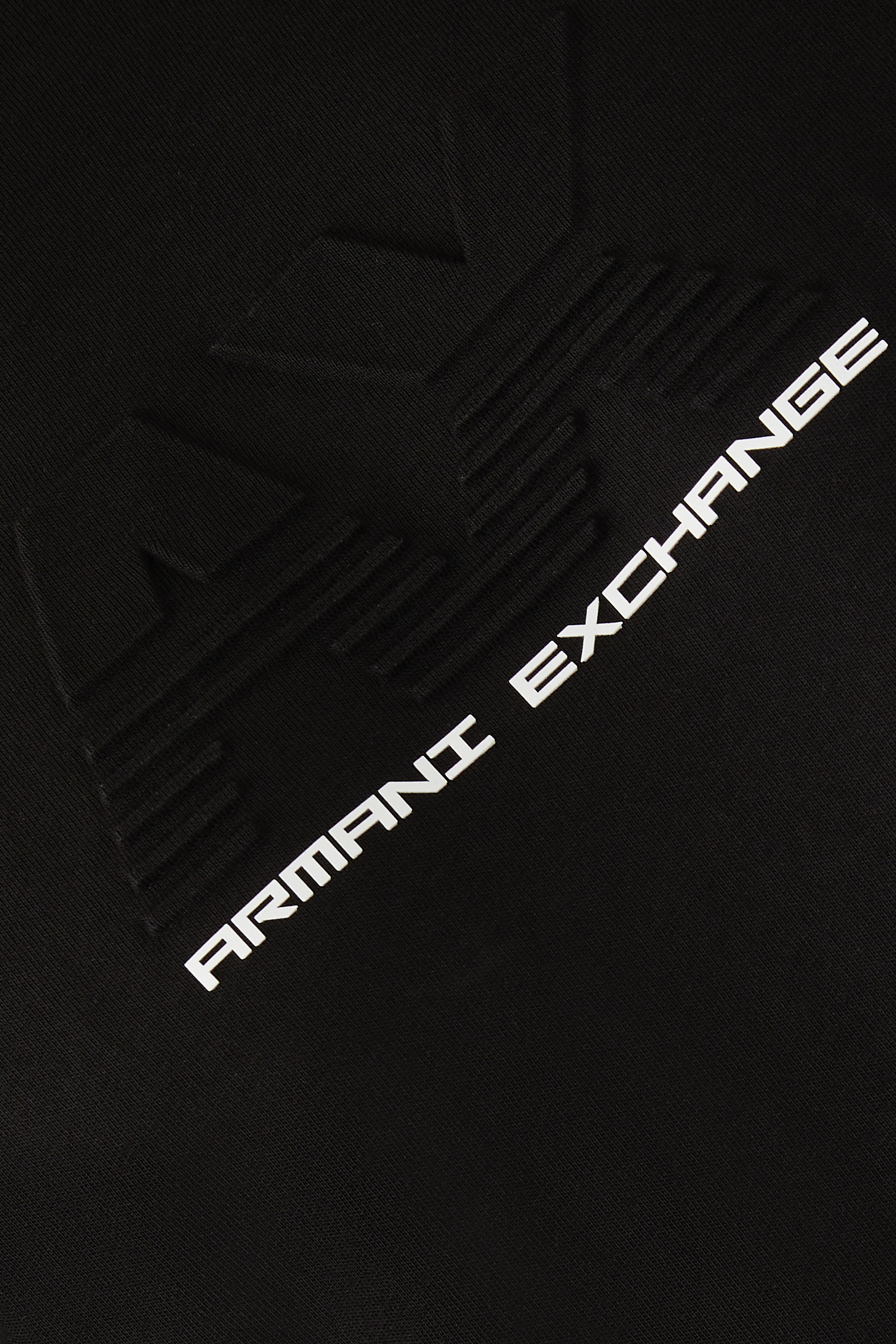 تيشيرت بشعار الماركة