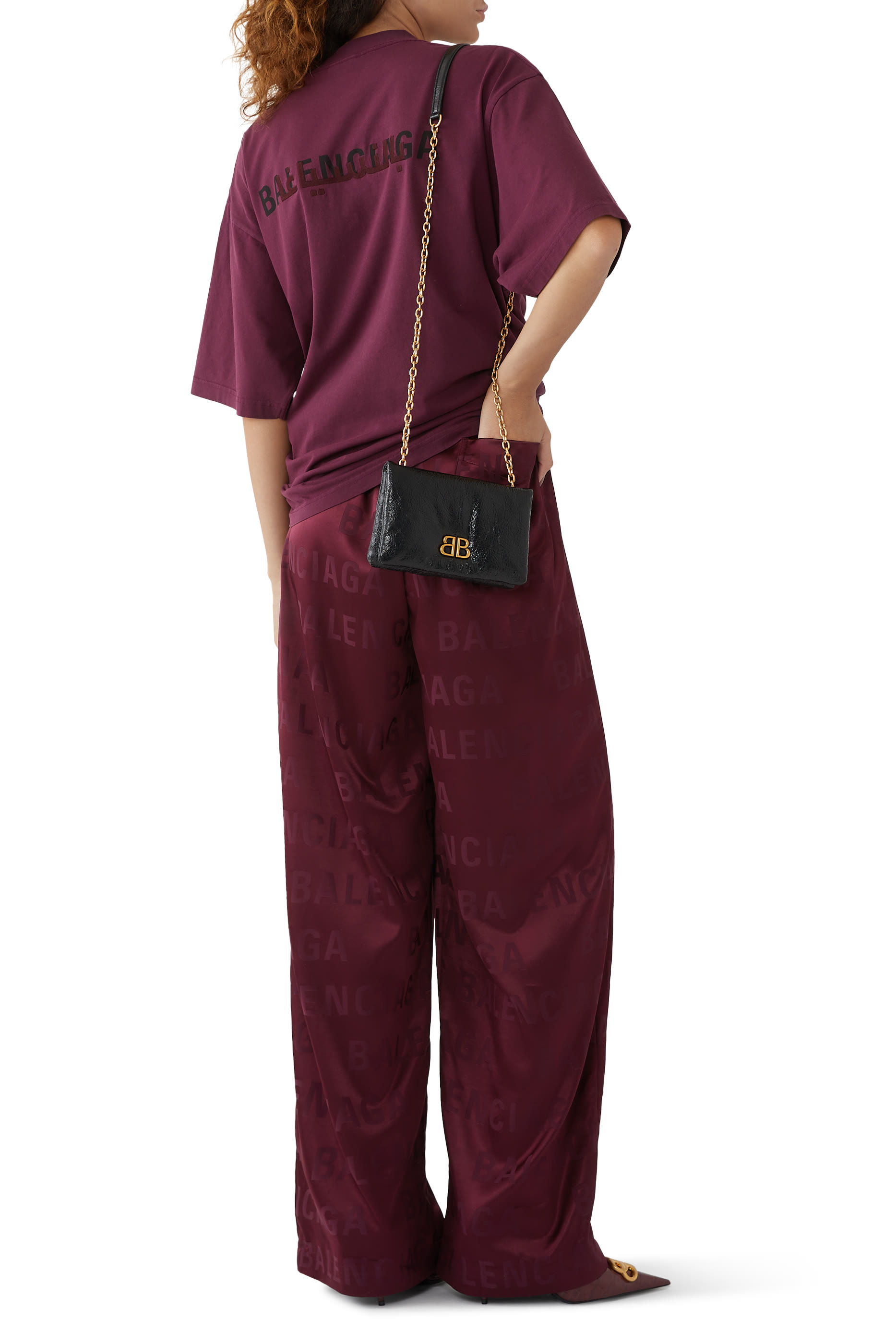 تيشيرت بقصة فضفاضة قليلا