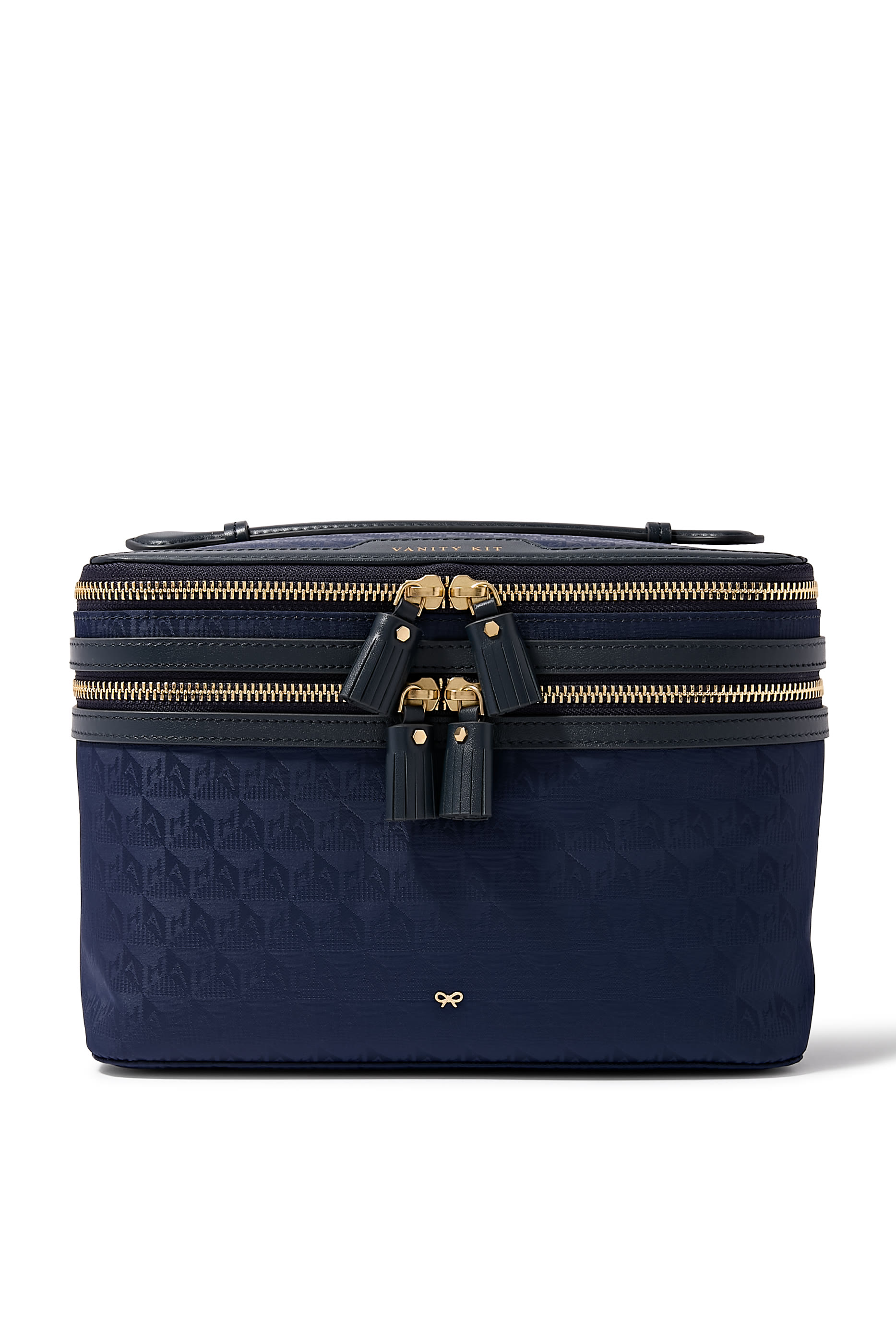 حقيبة مكياج بشعار الماركة