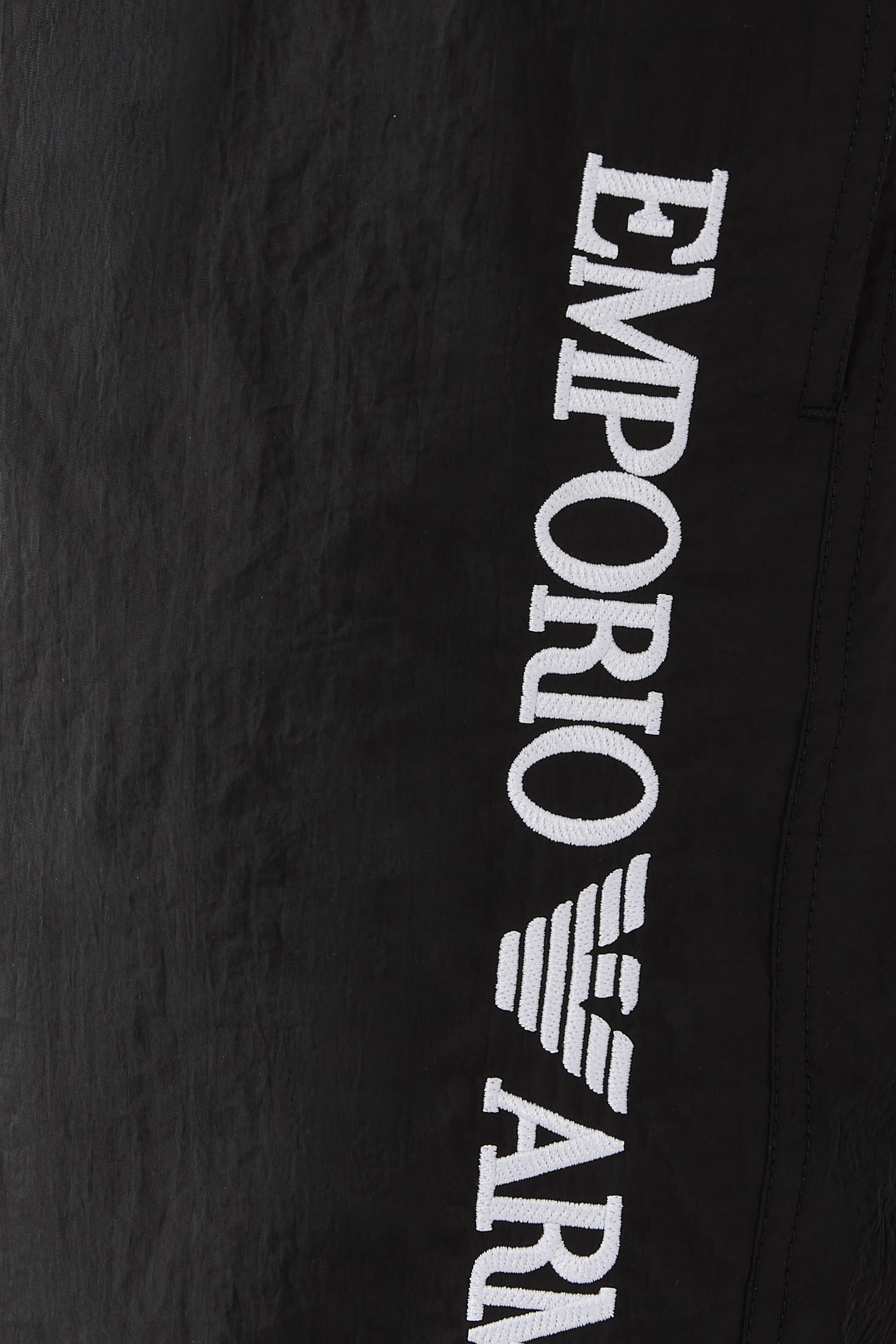 شورت سباحة بشعار الماركة