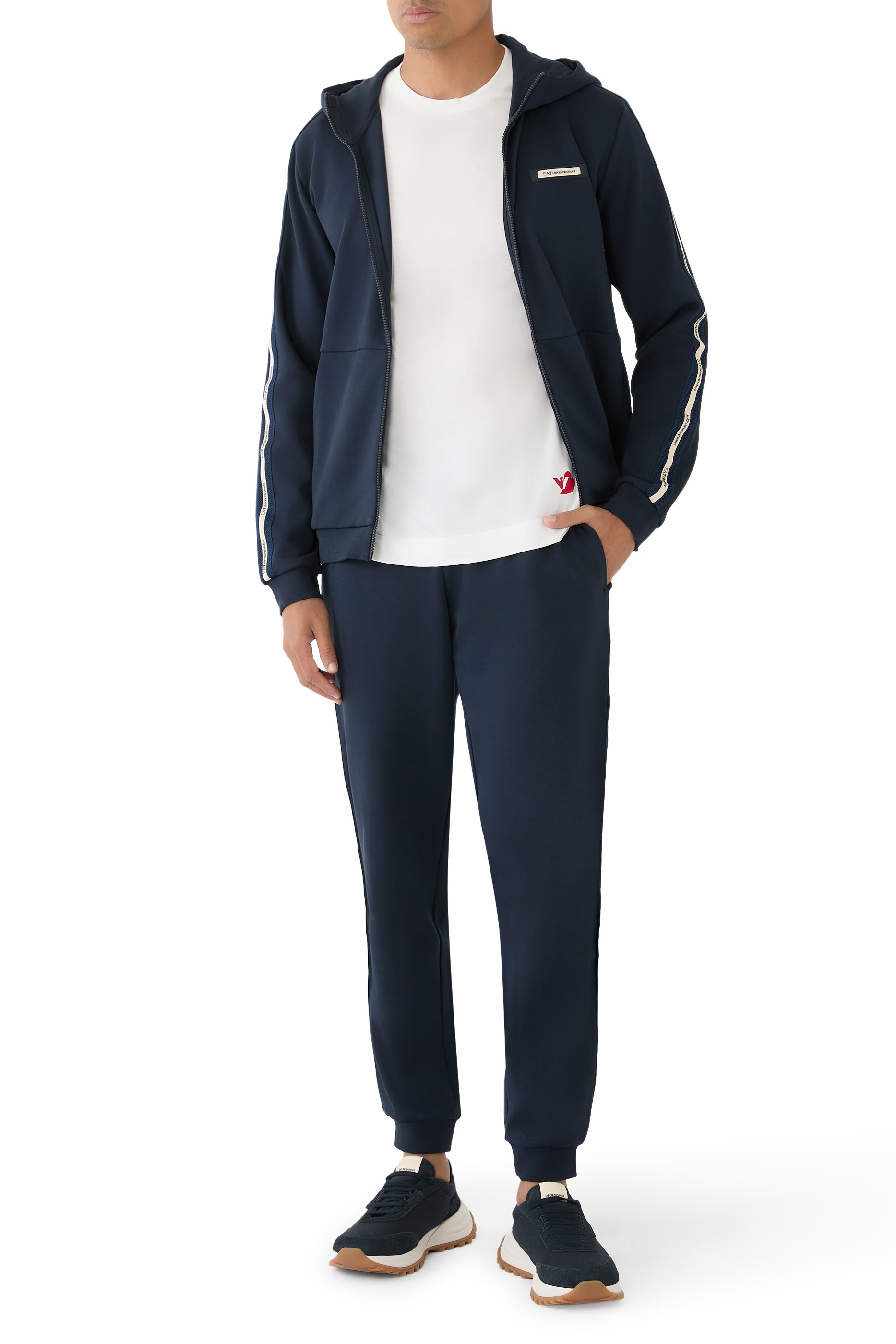 تيشيرت بشعار النسر بتصميم قلب