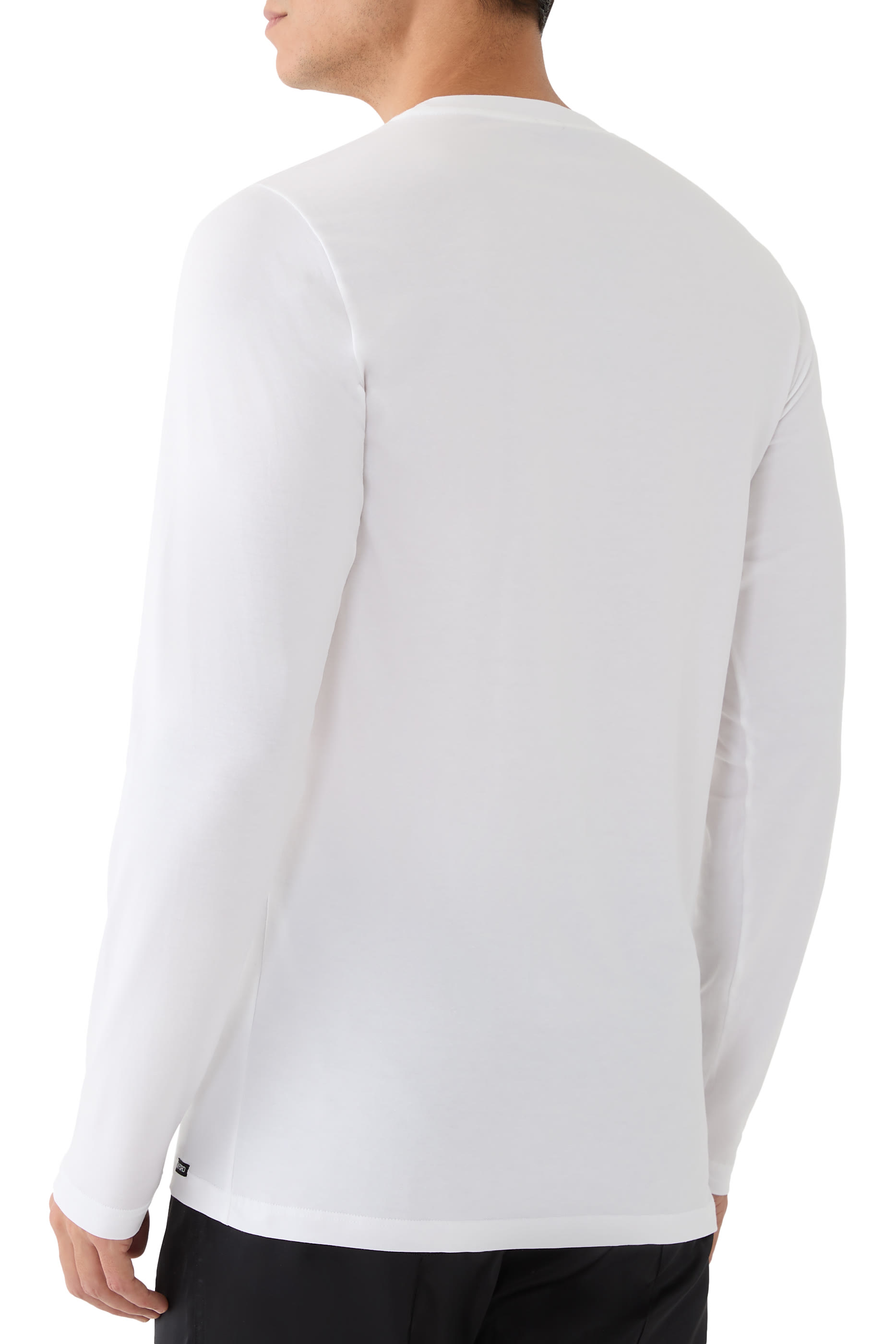 تيشيرت بياقة ضيقة وأكمام طويلة قطن