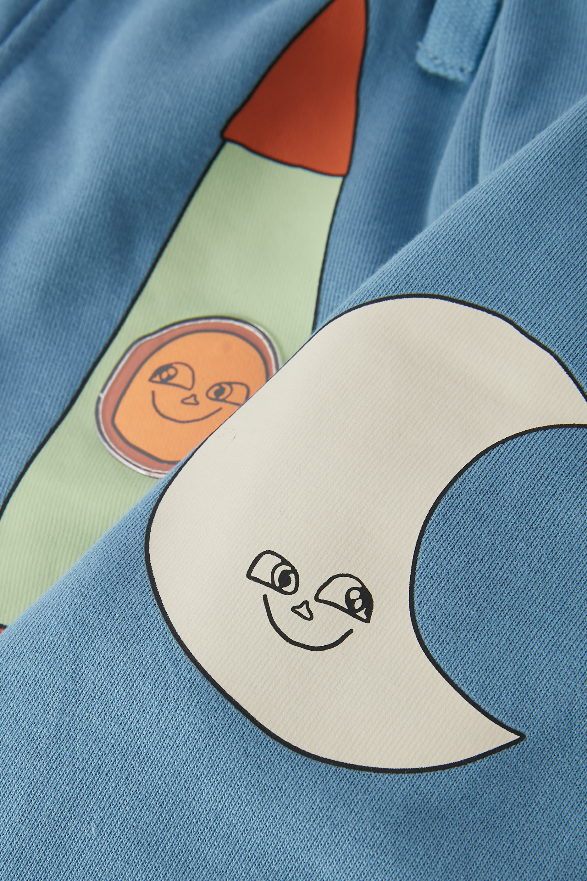 بنطال رياضي بطبعات فضاء للأطفال