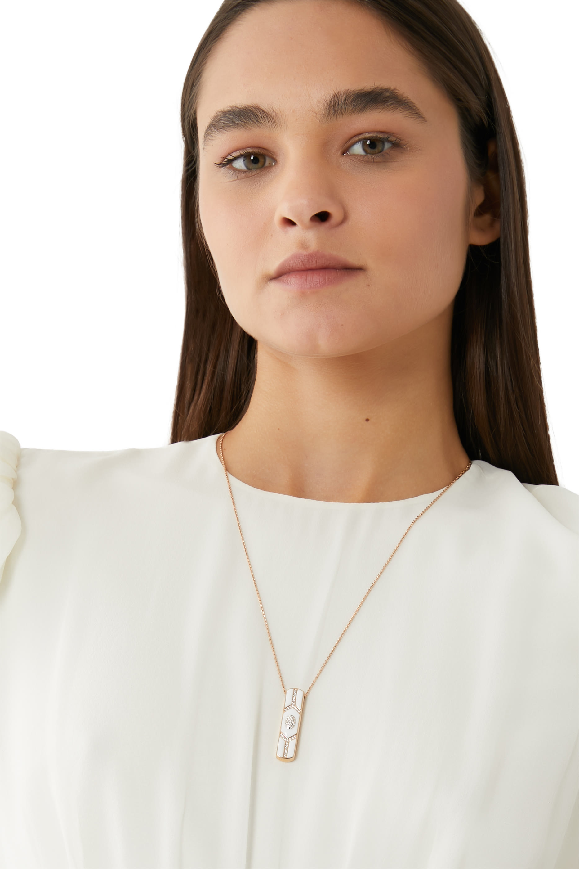 دلاية بتفاصيل بتصميم ذرع مزين بمينا أبيض وماس ذهب وردي عيار 18