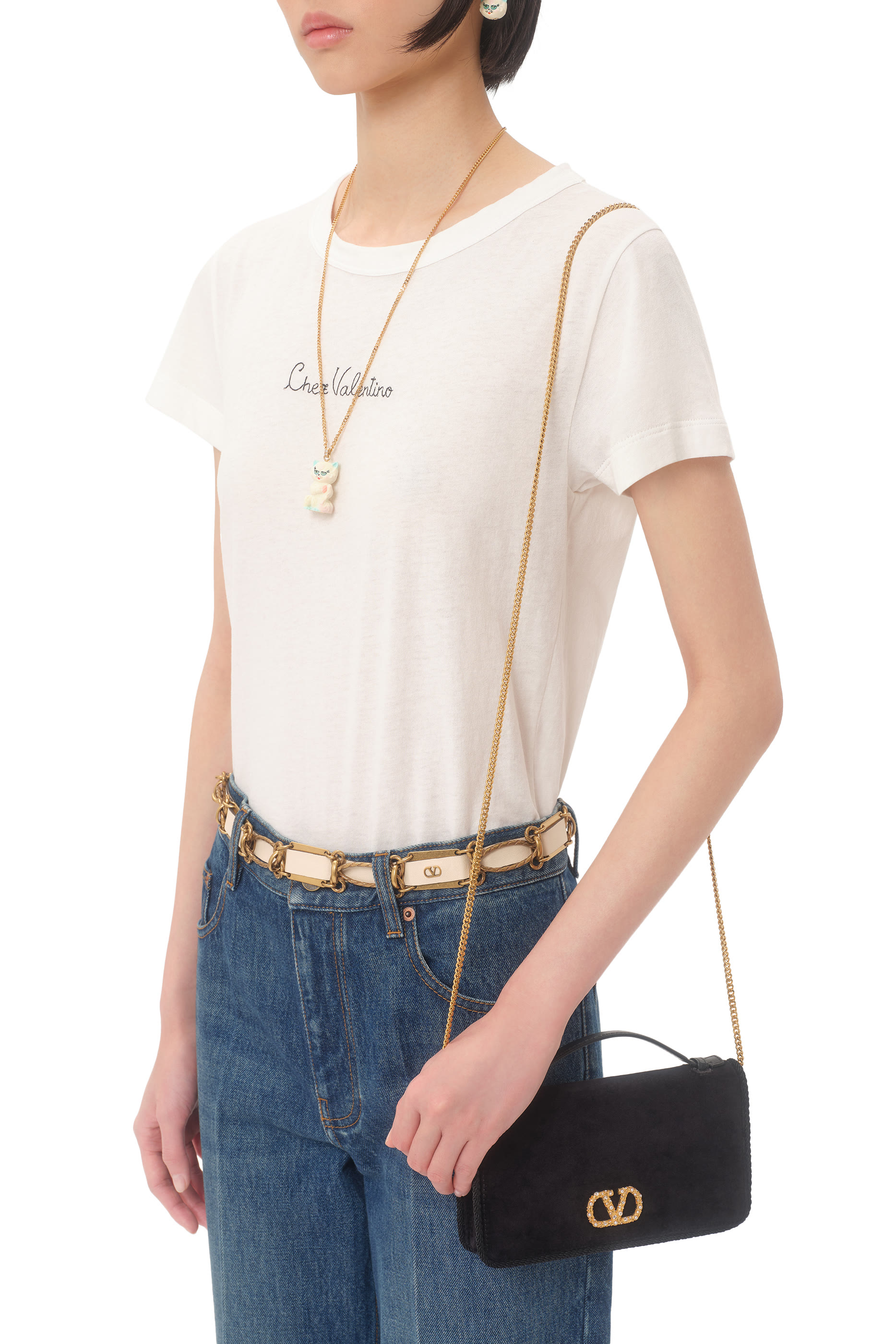 محفظة بحمالة سلسلة مزينة بشعار الماركة