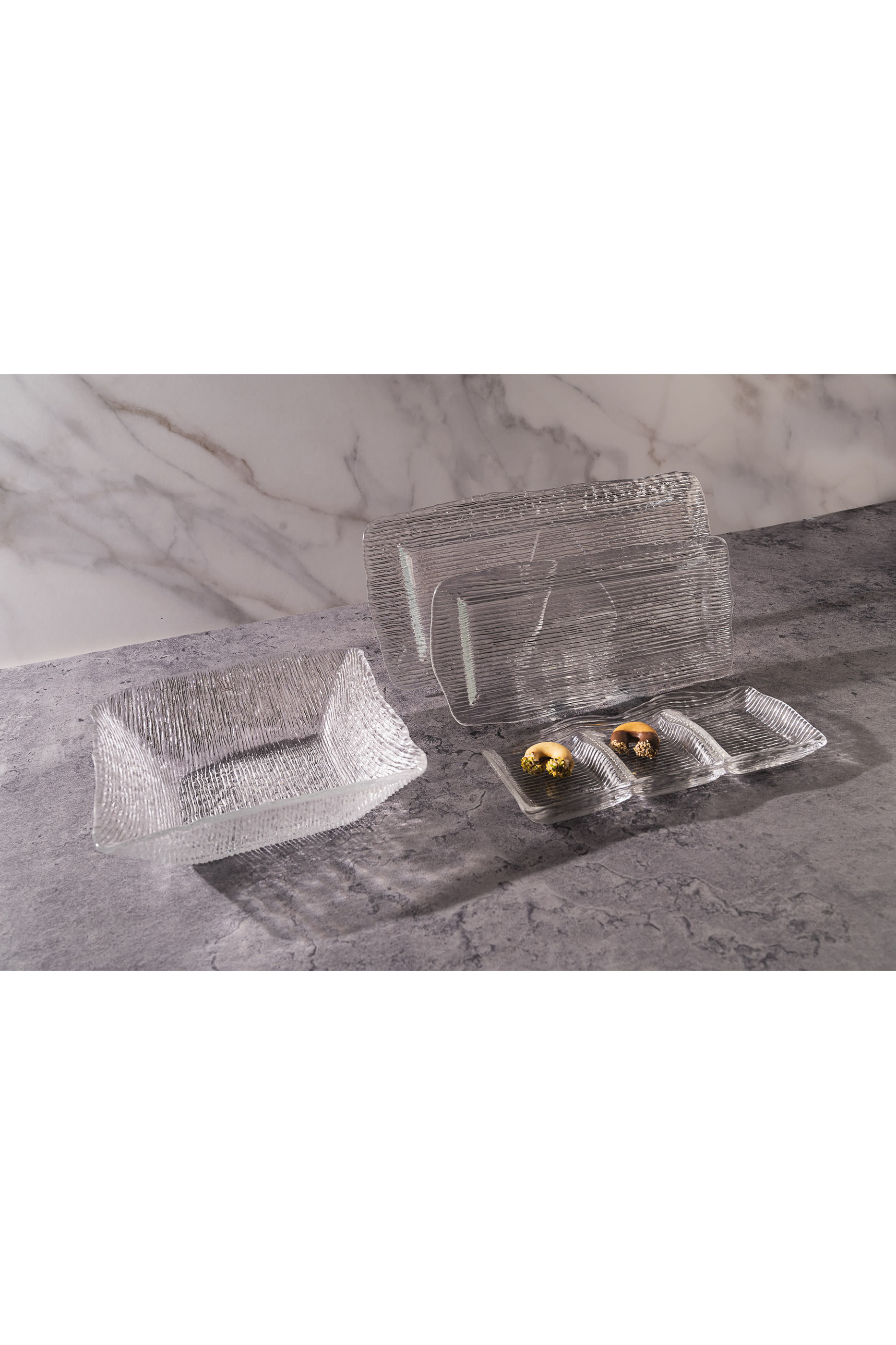 صينية مقبلات أول ان وان مقسمة بثلاث أقسام