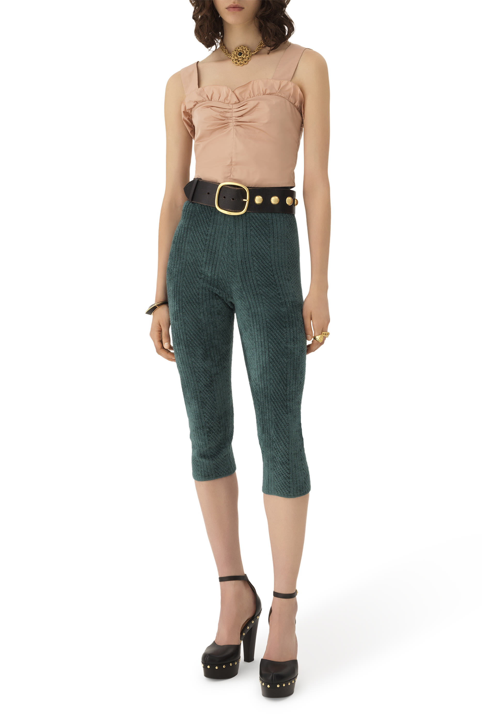 بلوزة بقصة قصيرة ضيقة بلا اكمام