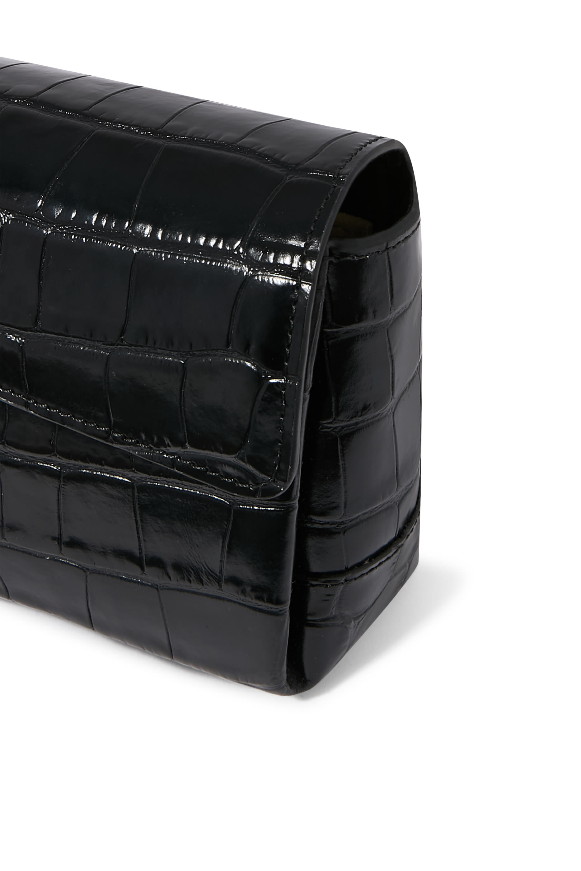 كلاتش بغطاء قلاب بتصميم حرف T ونقشة جلد تمساح