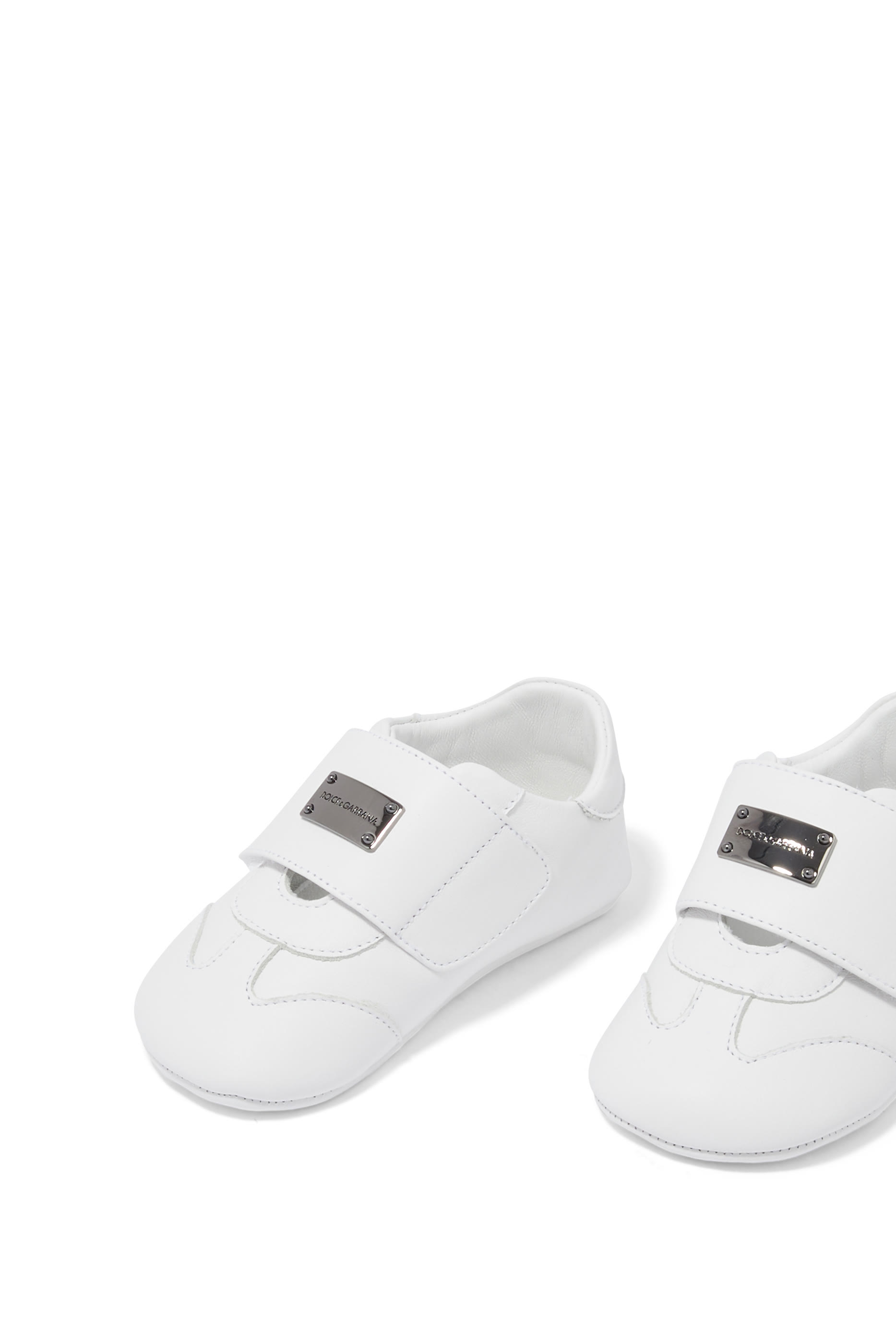 سنيكرز للأطفال بسير وشعار الماركة