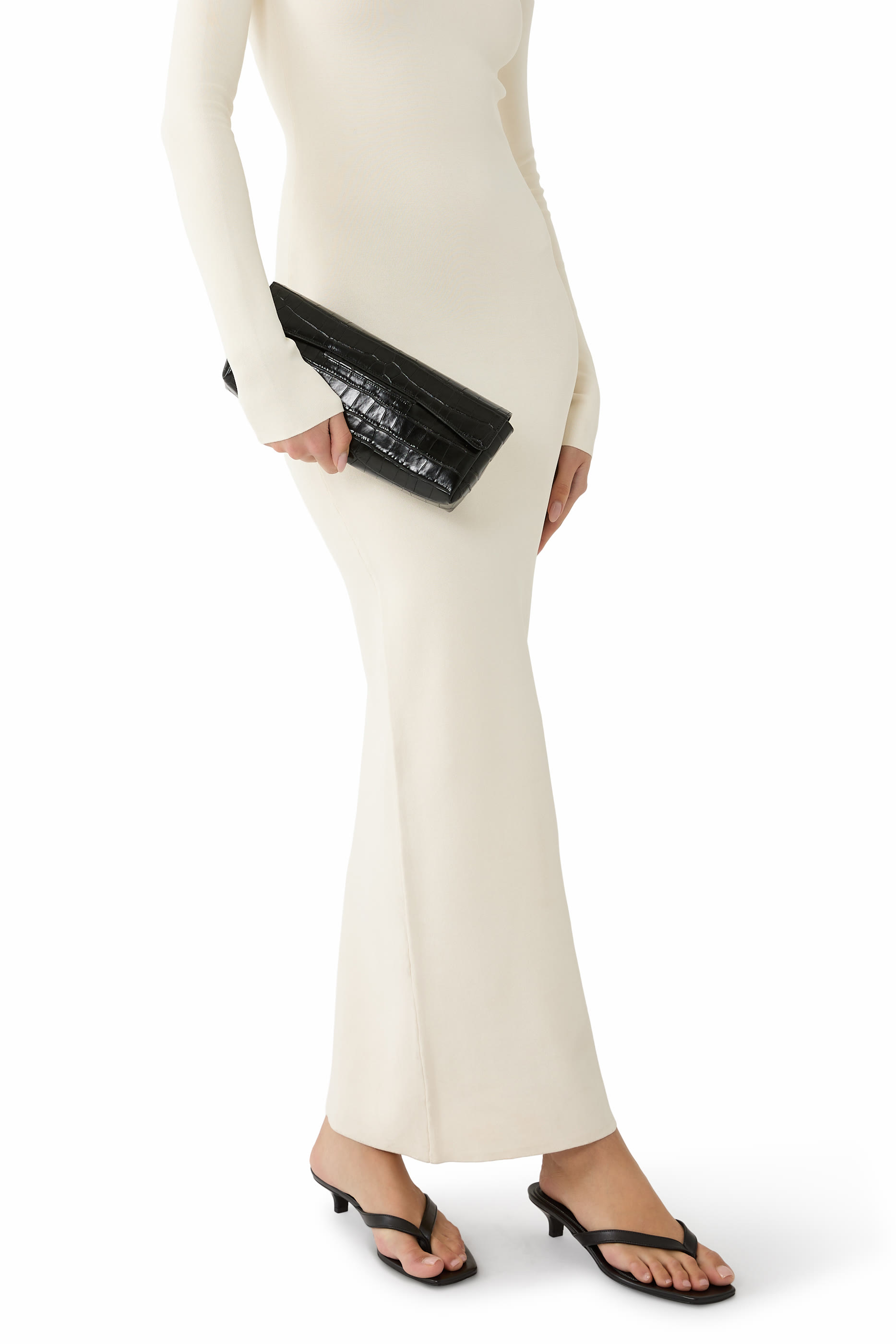 كلاتش بغطاء قلاب بتصميم حرف T ونقشة جلد تمساح