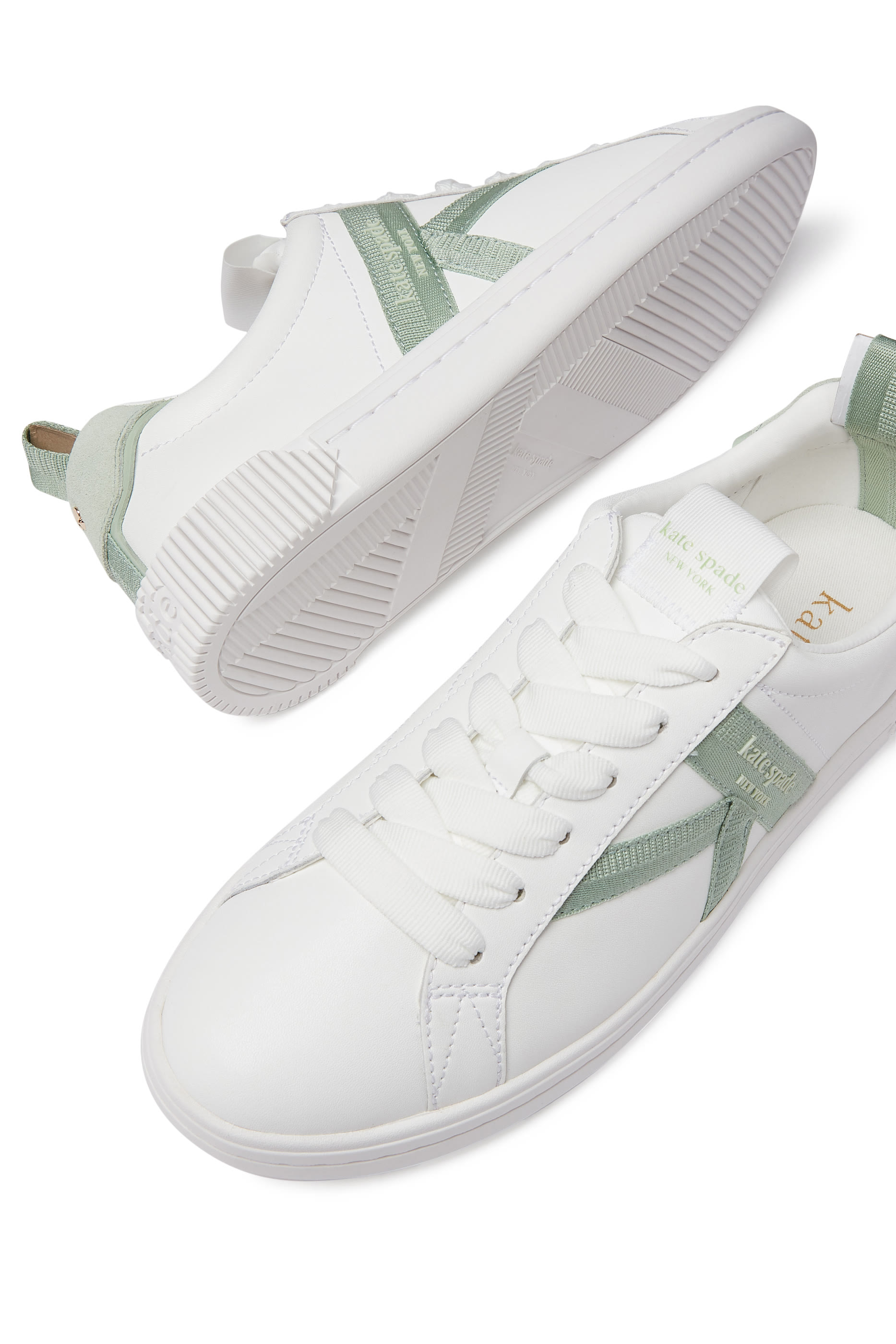 سنيكرز جلد بشعار الماركة