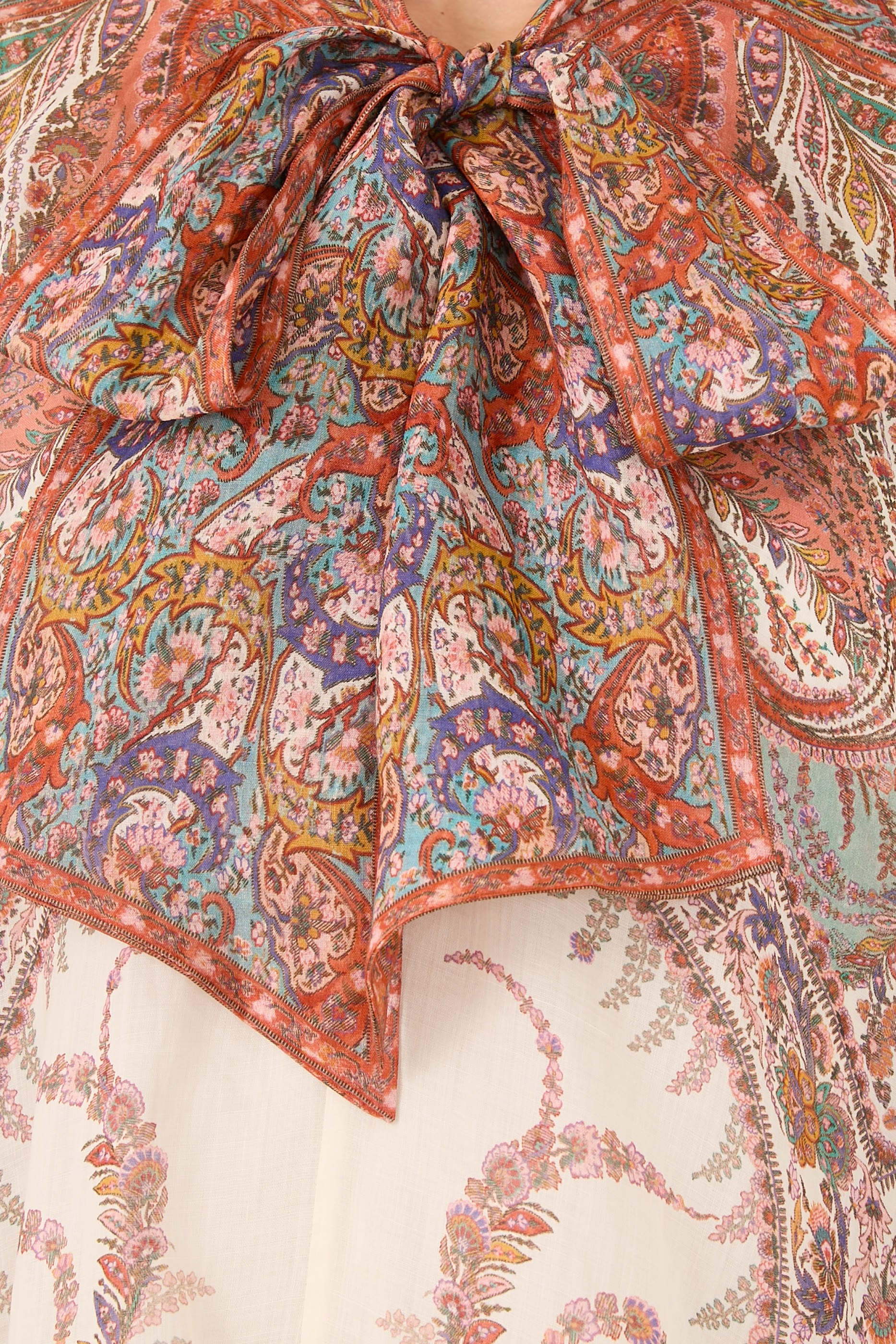 بلوزة ريانون برباط على الرقبة