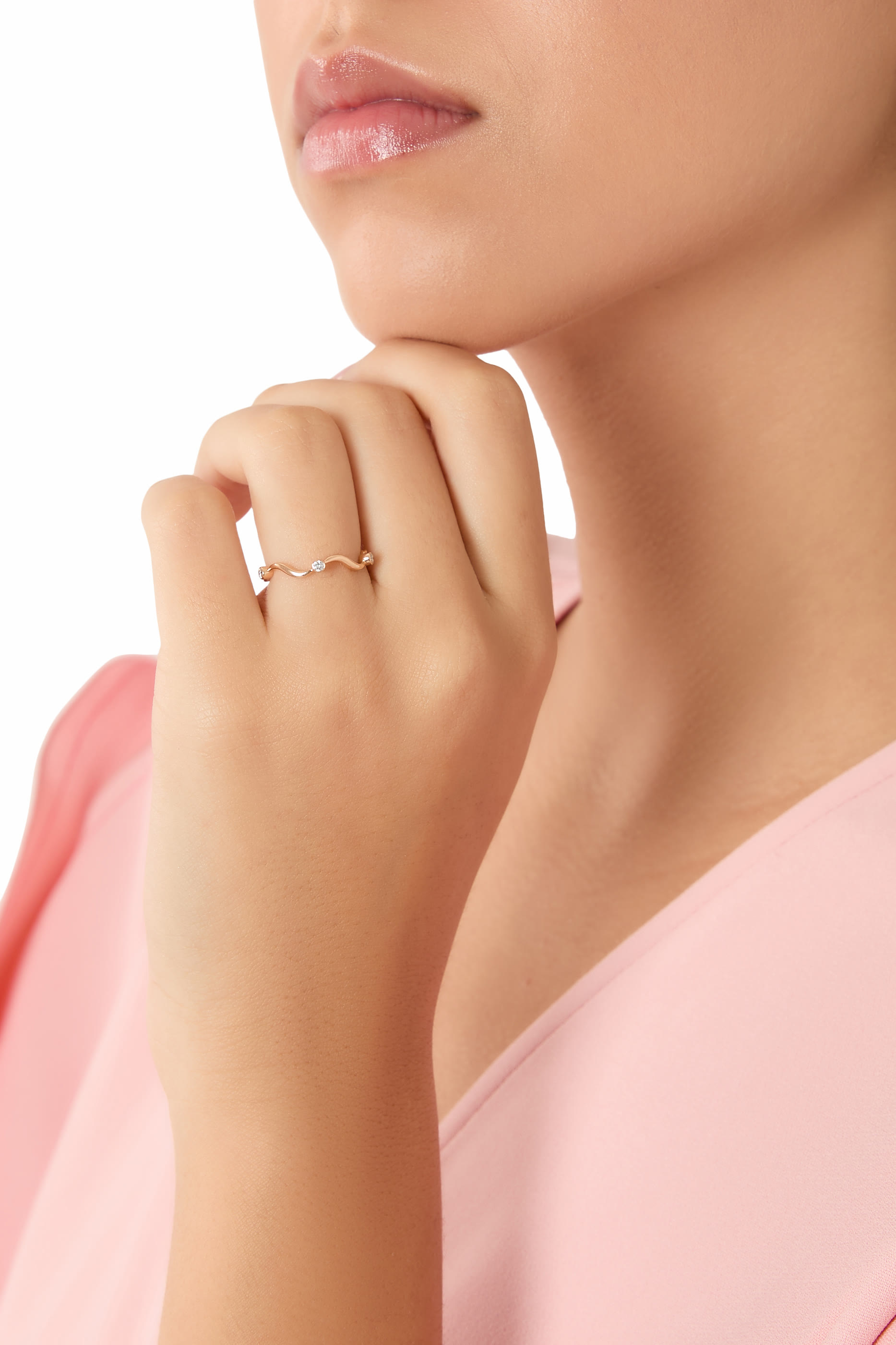 خاتم ويف منفرد مرصع بالماس، ذهب وردي عيار 18