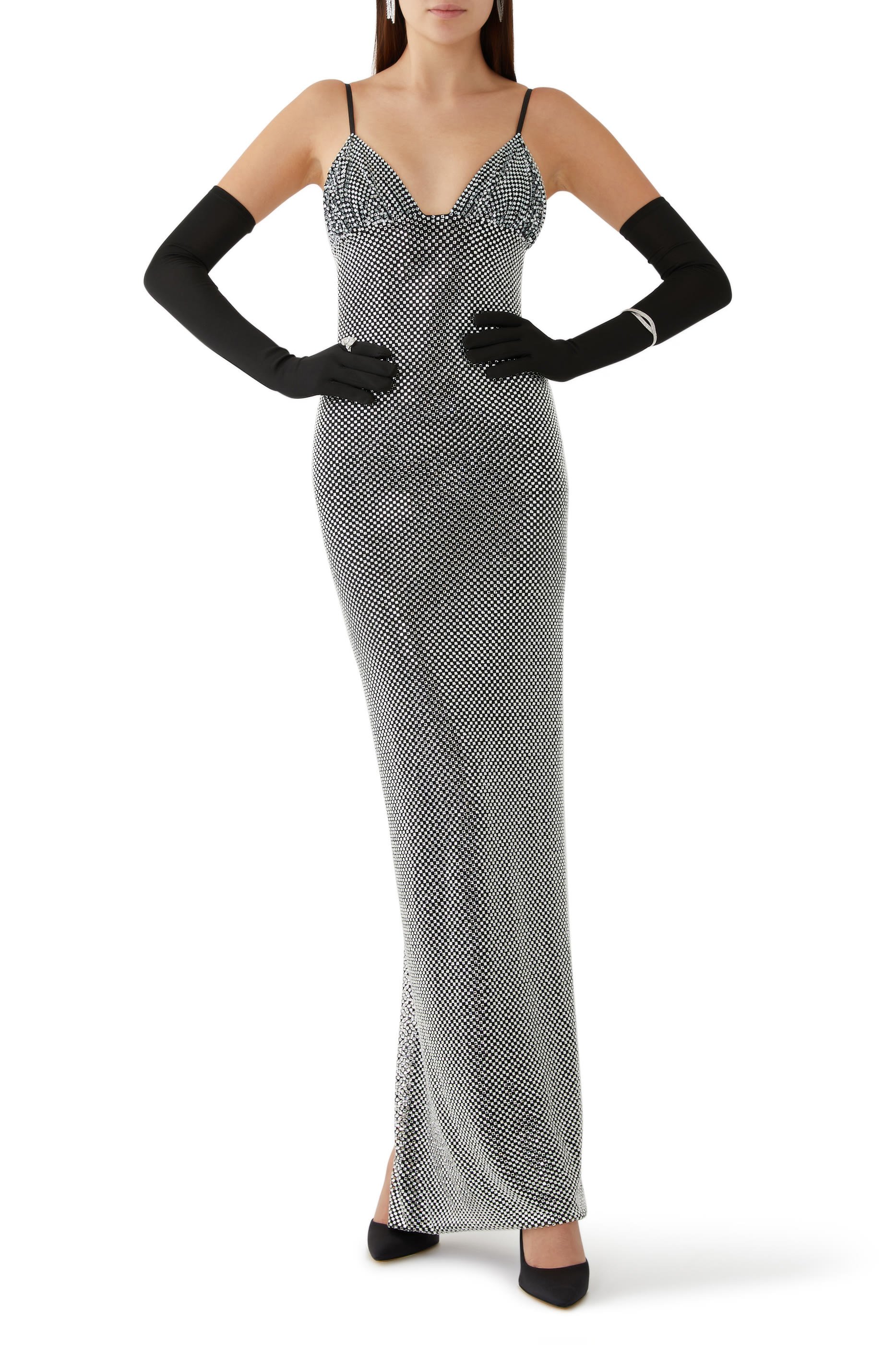 فستان طويل مطرز بالكريستال