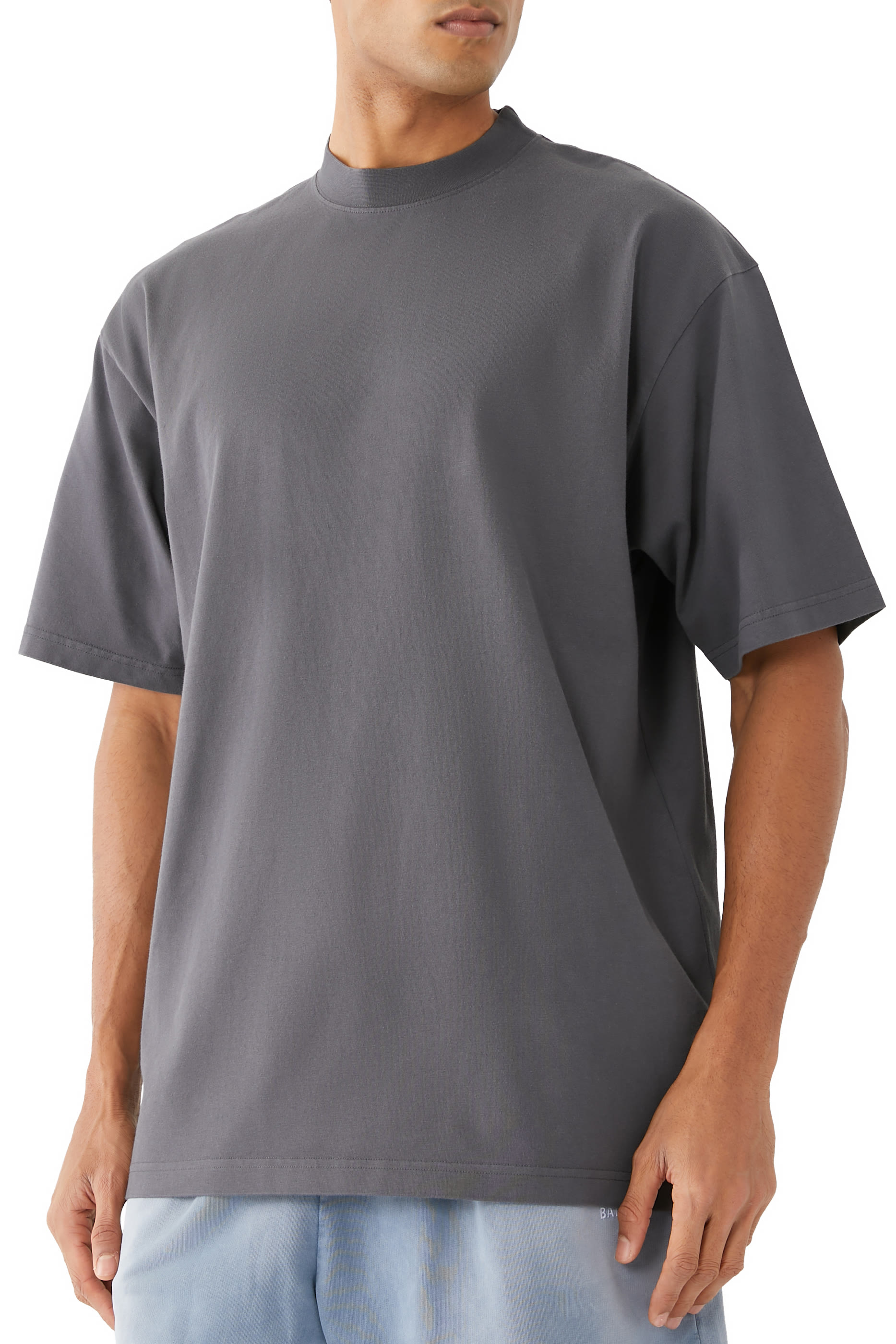 تيشيرت بشعار الماركة بإصدار لرمضان