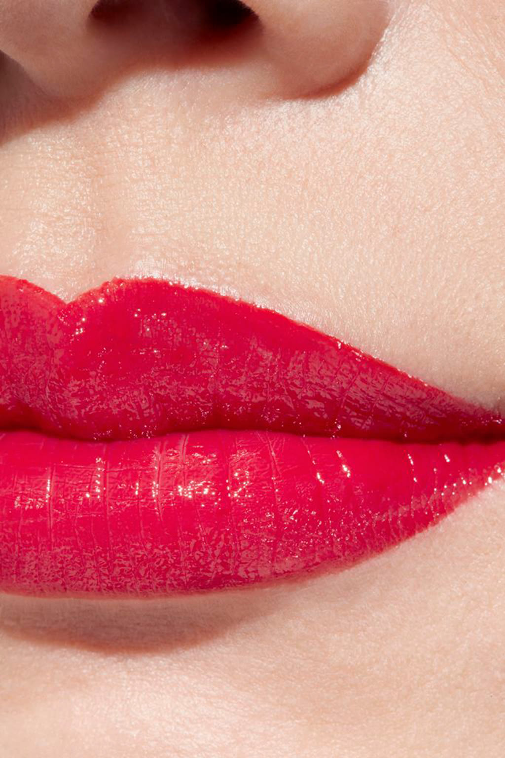 لون وإشراقة وكثافة بلمح البصر. ROUGE COCO FLASH