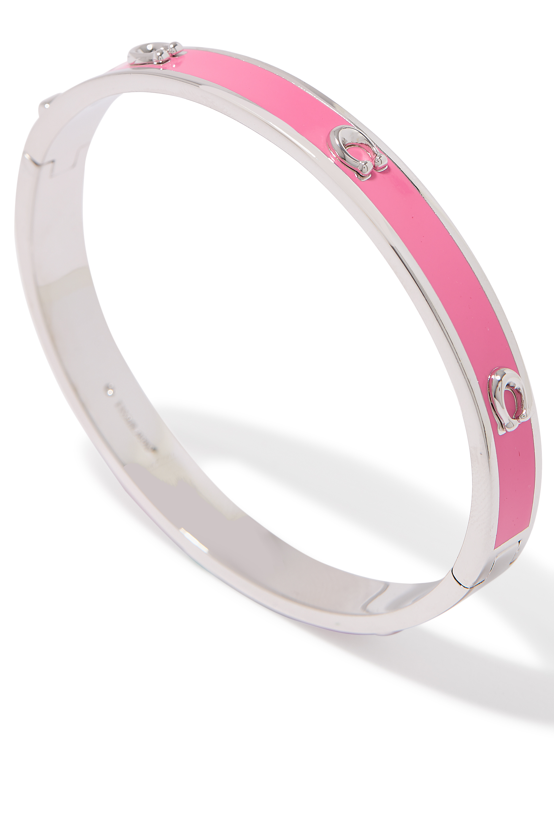 سوار مطلي بالمينا بشعار حرف الماركة بارز ومفصلة