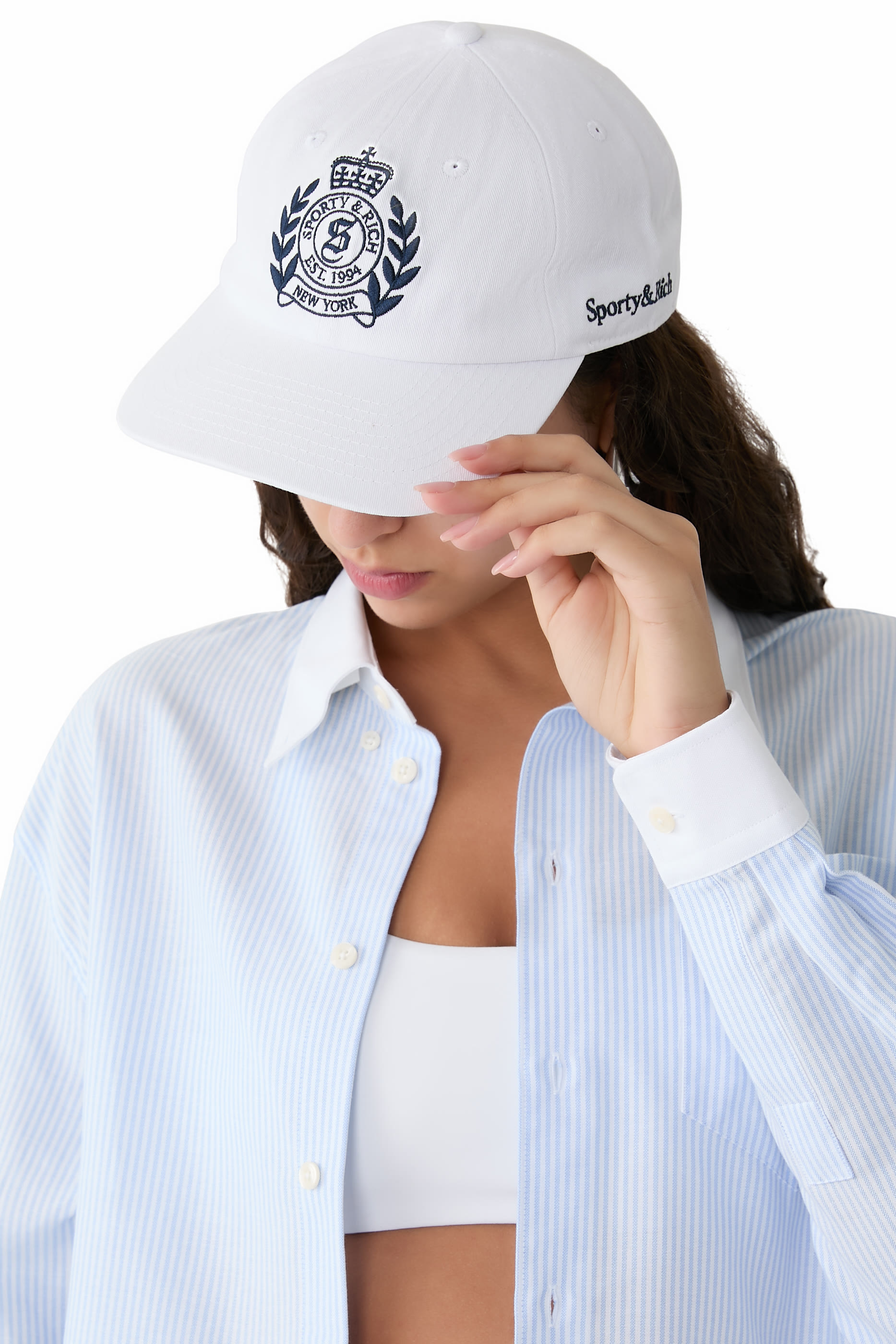 كاب بشعار ايتش اند دبليو