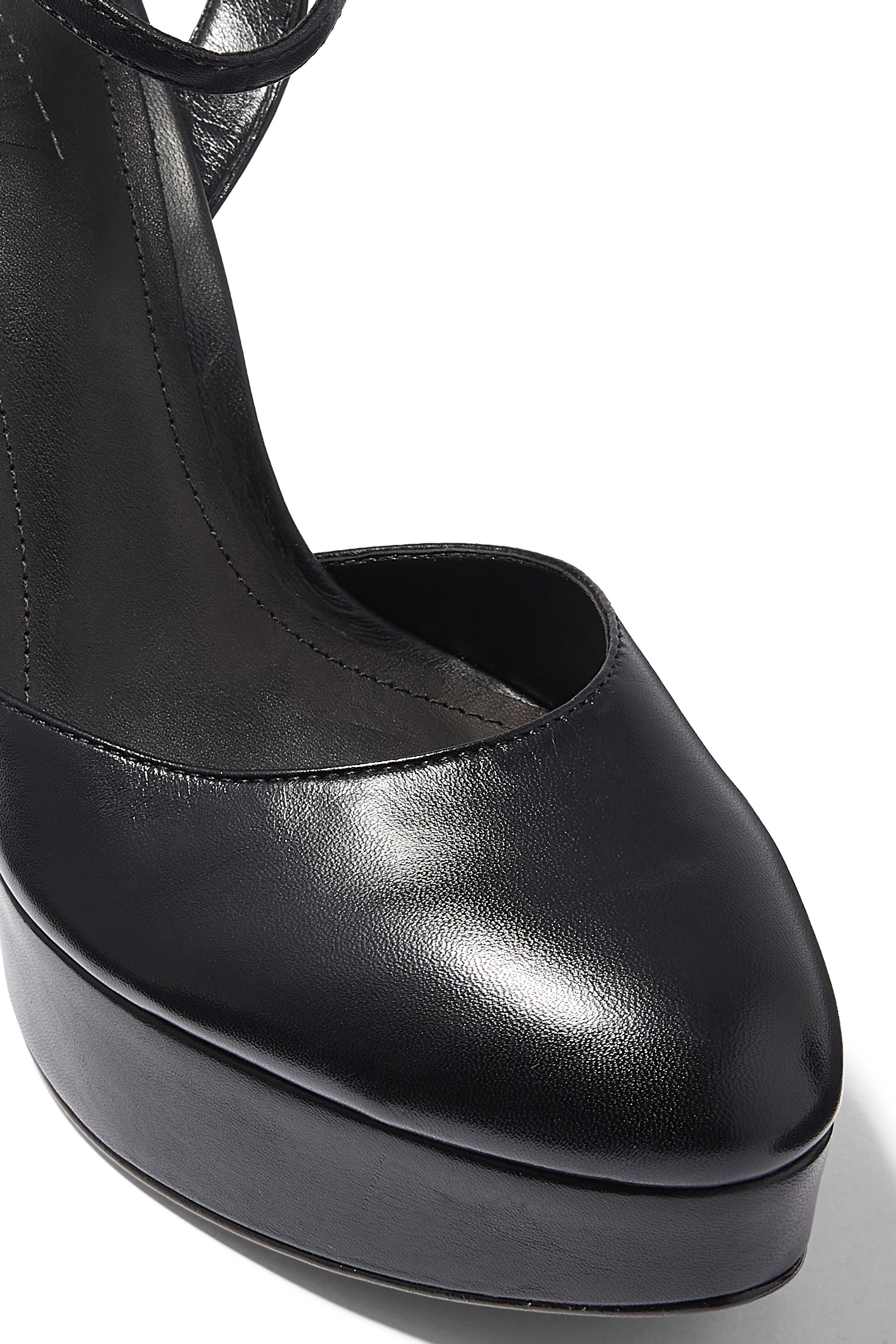 حذاء كلاسيك ميلا 135 بنعل سميك