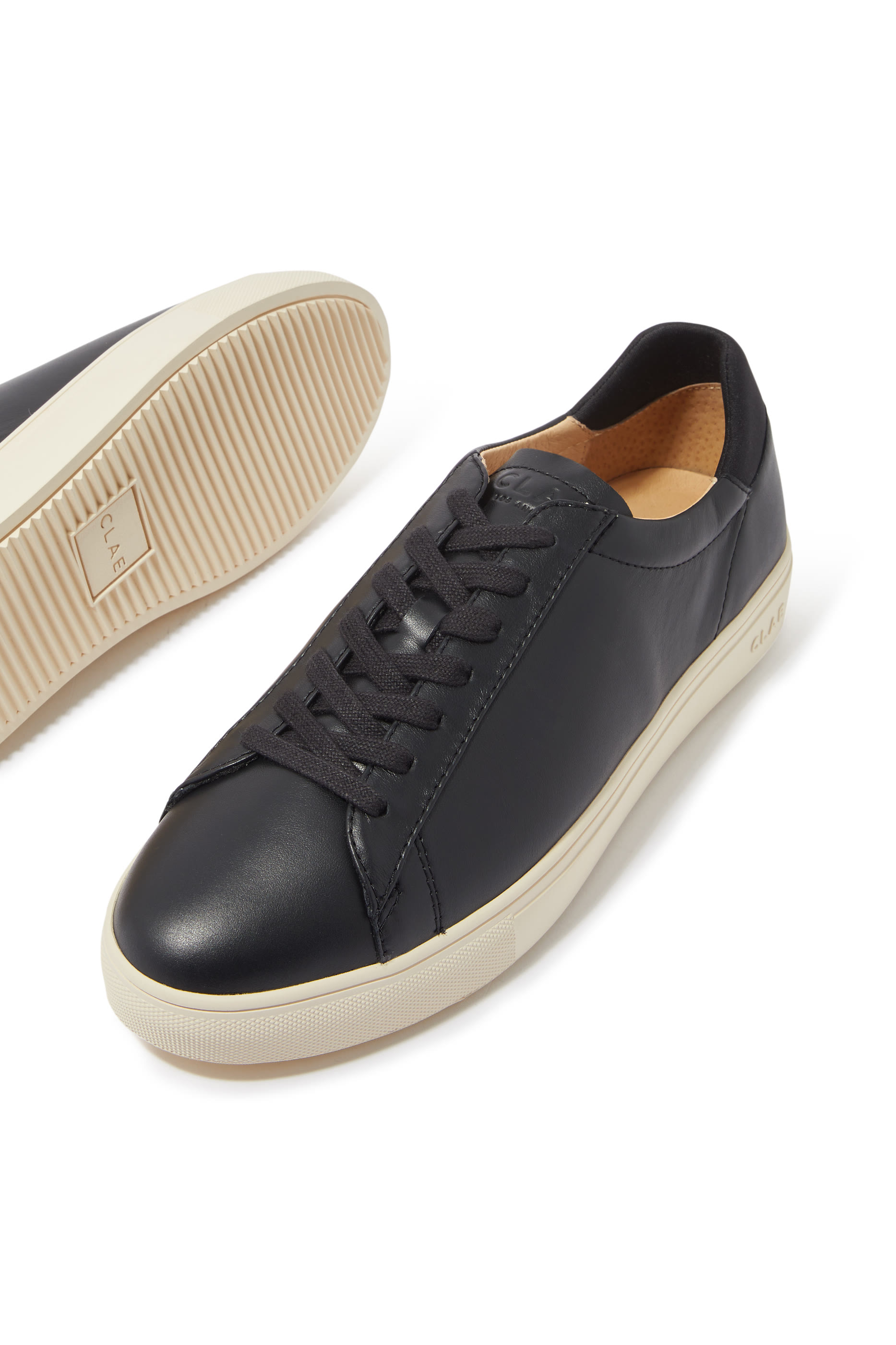 سنيكرز برادلي إيسنشلز