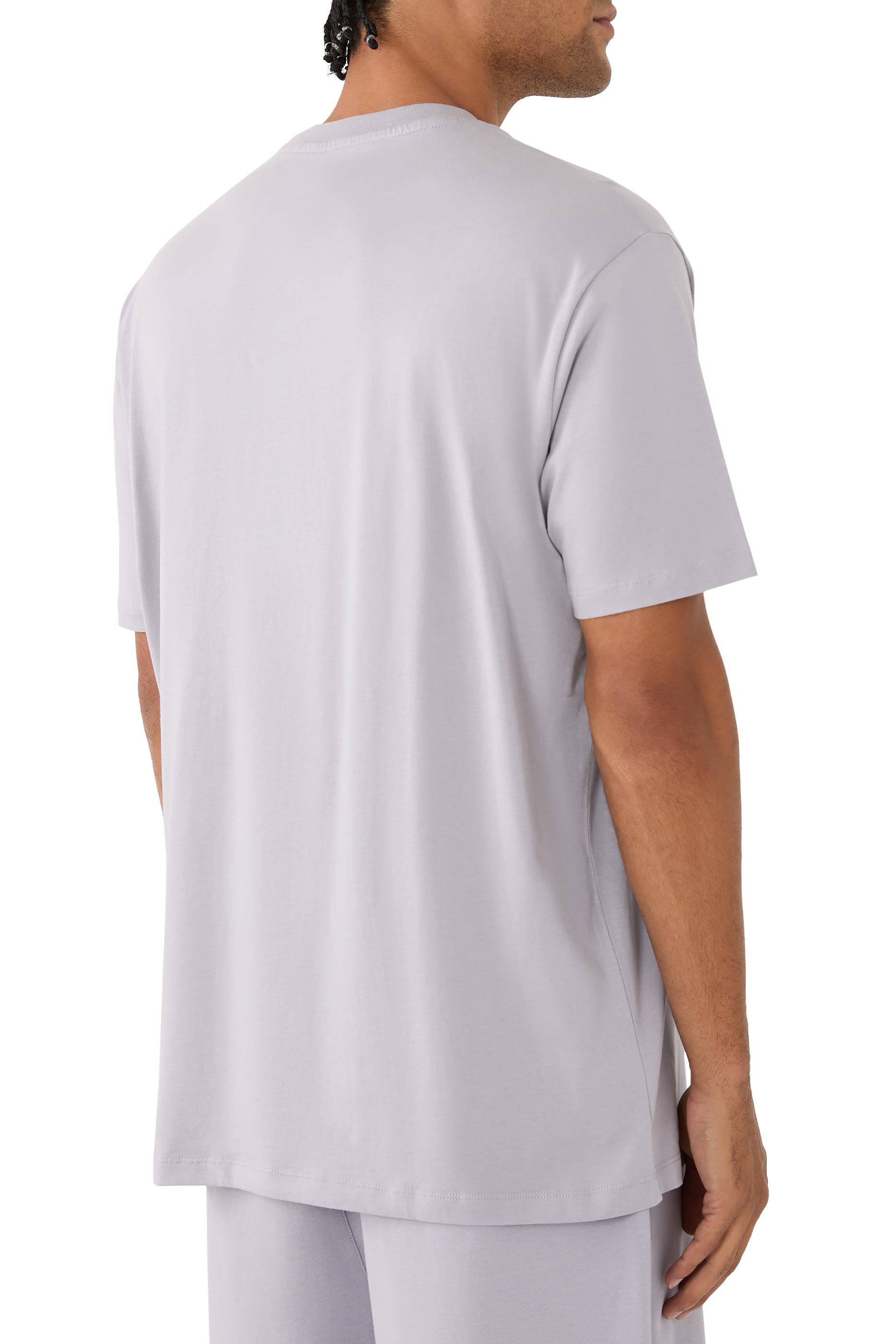 تيشيرت بحروف شعار الماركة