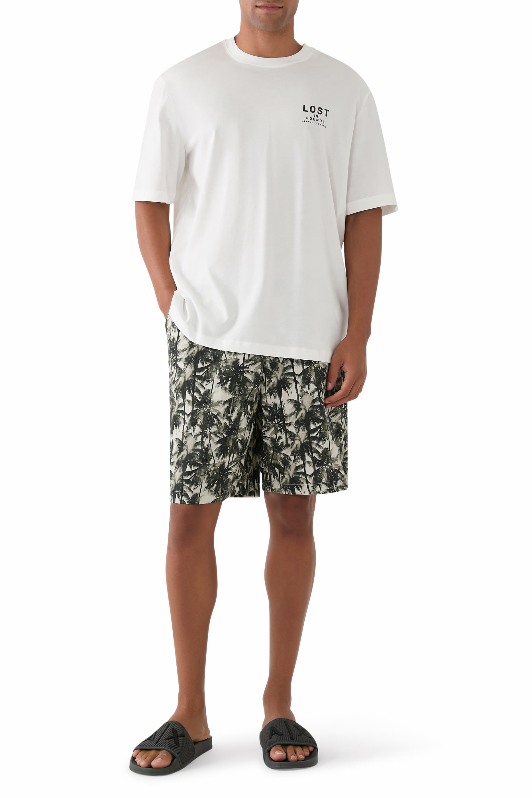 تيشيرت بقصة عادية بطبعة