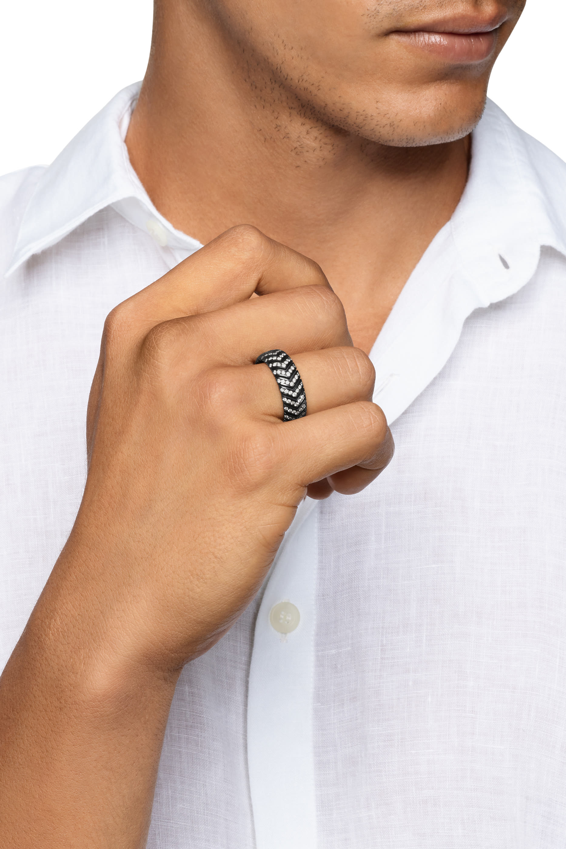 خاتم بخطوط شيفرون والماس البافيه، تيتانيوم