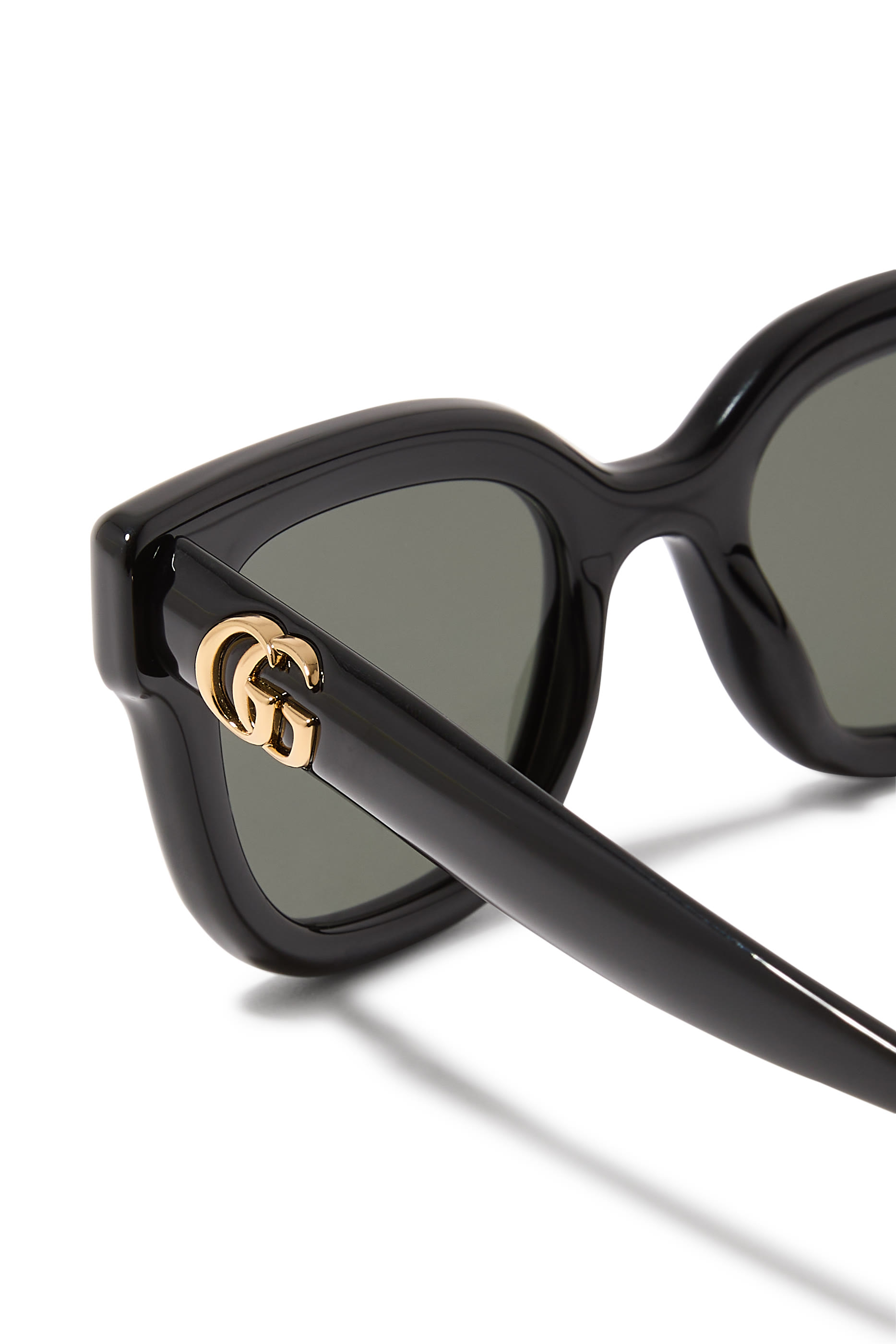 نظارة شمسية بإطار مستدير