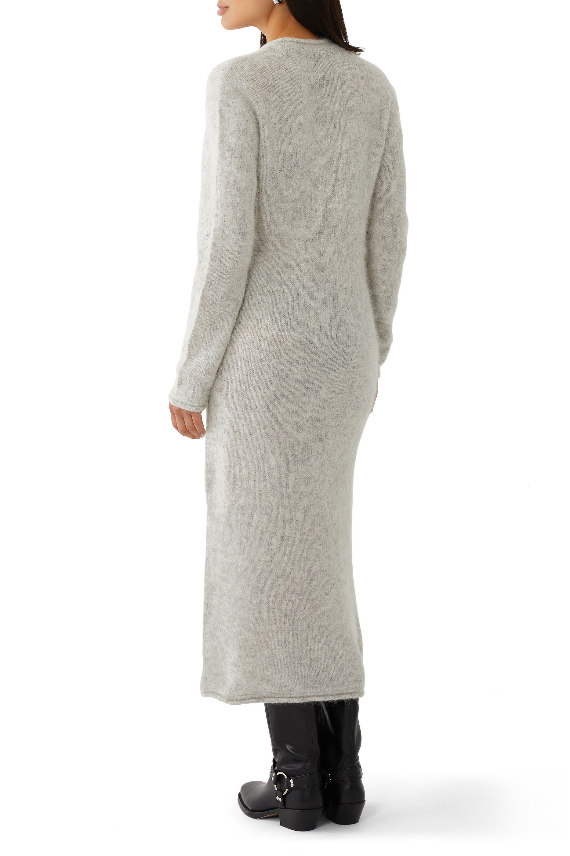 فستان تاين بأكمام طويلة ولون فاتح