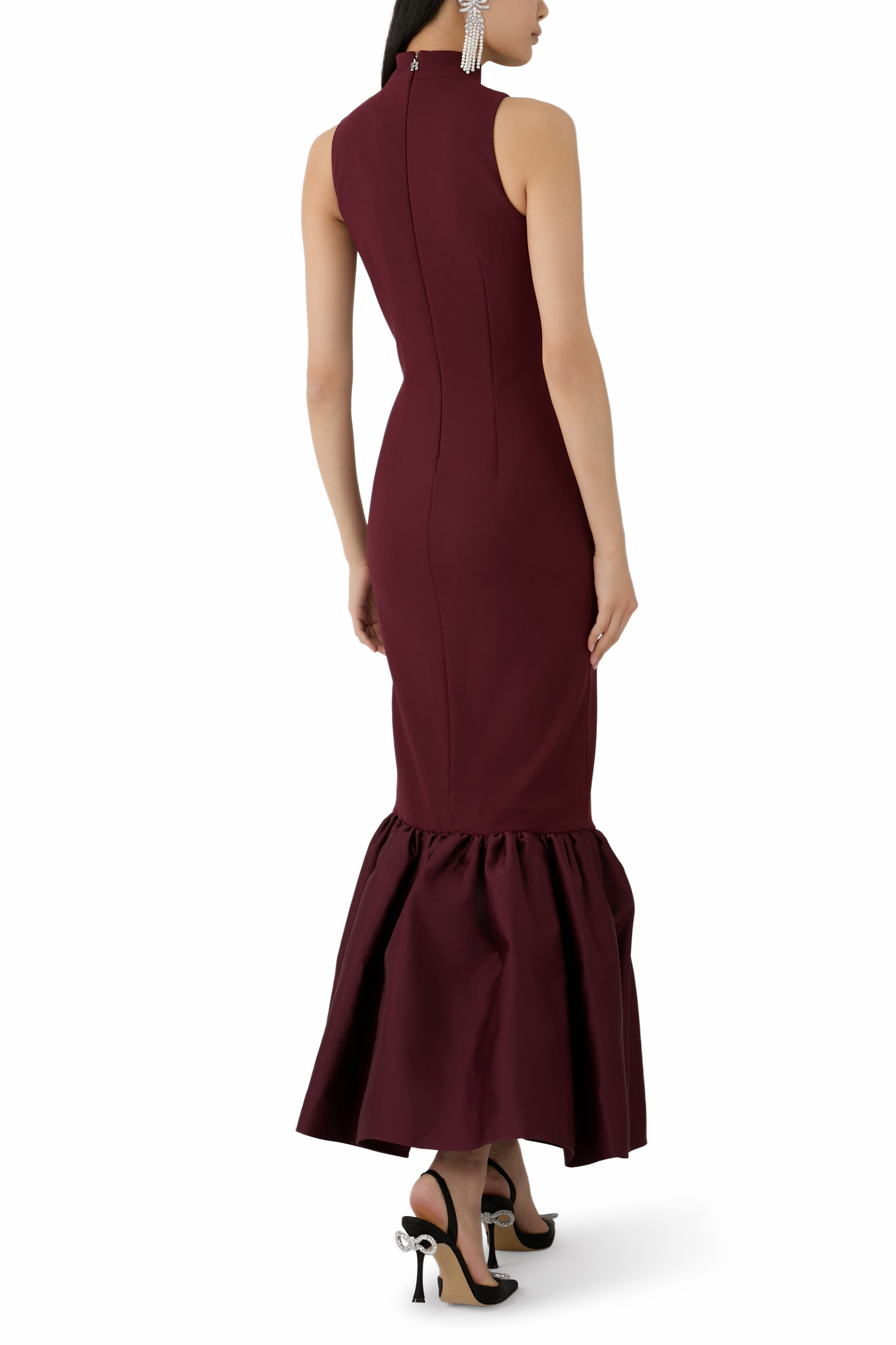 فستان طويل بقصة ضيقة