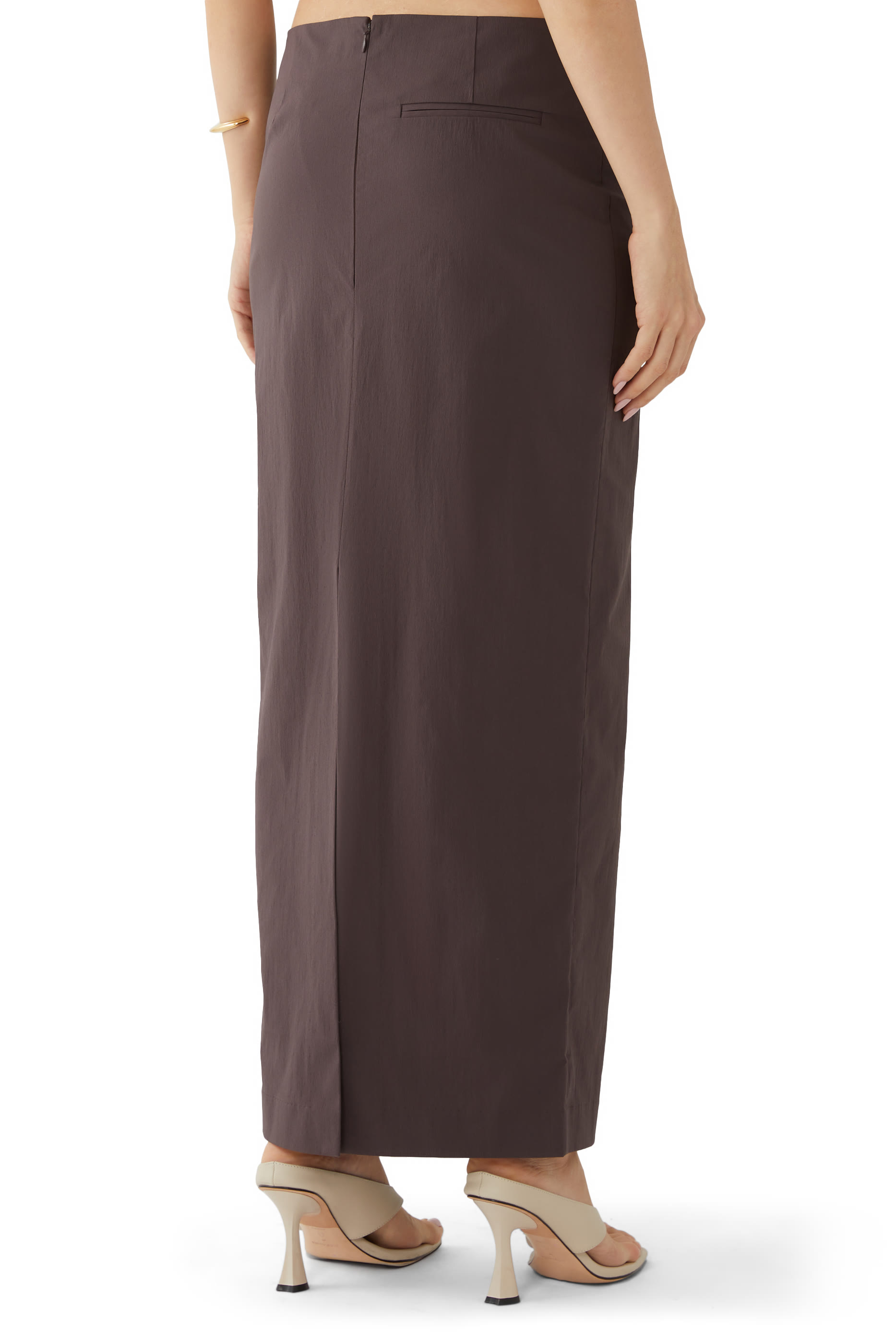 تنورة بتصميم بسيط وقصة مستقيمة