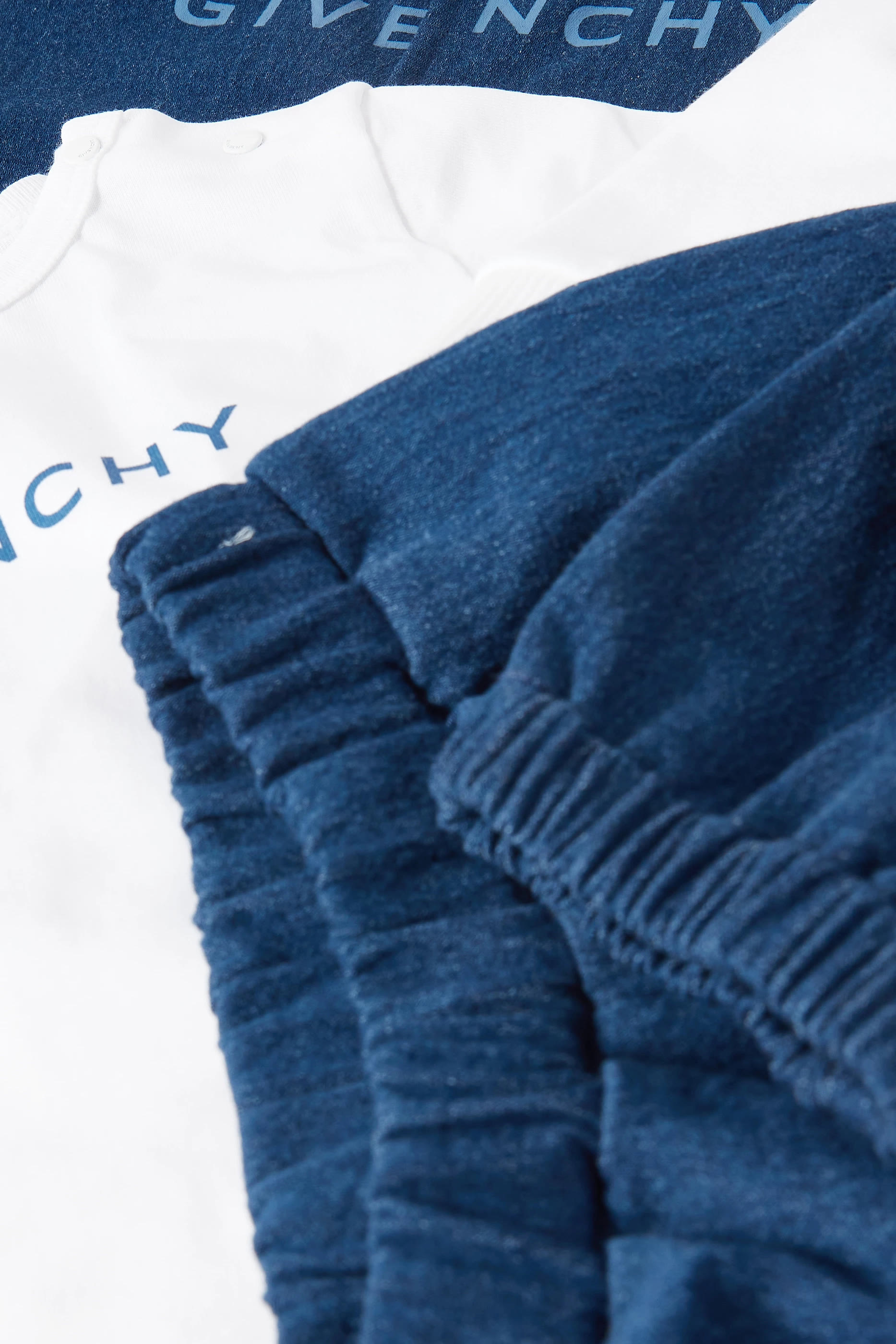 طقم بنطال، كارديغان وتيشيرت للأطفال 