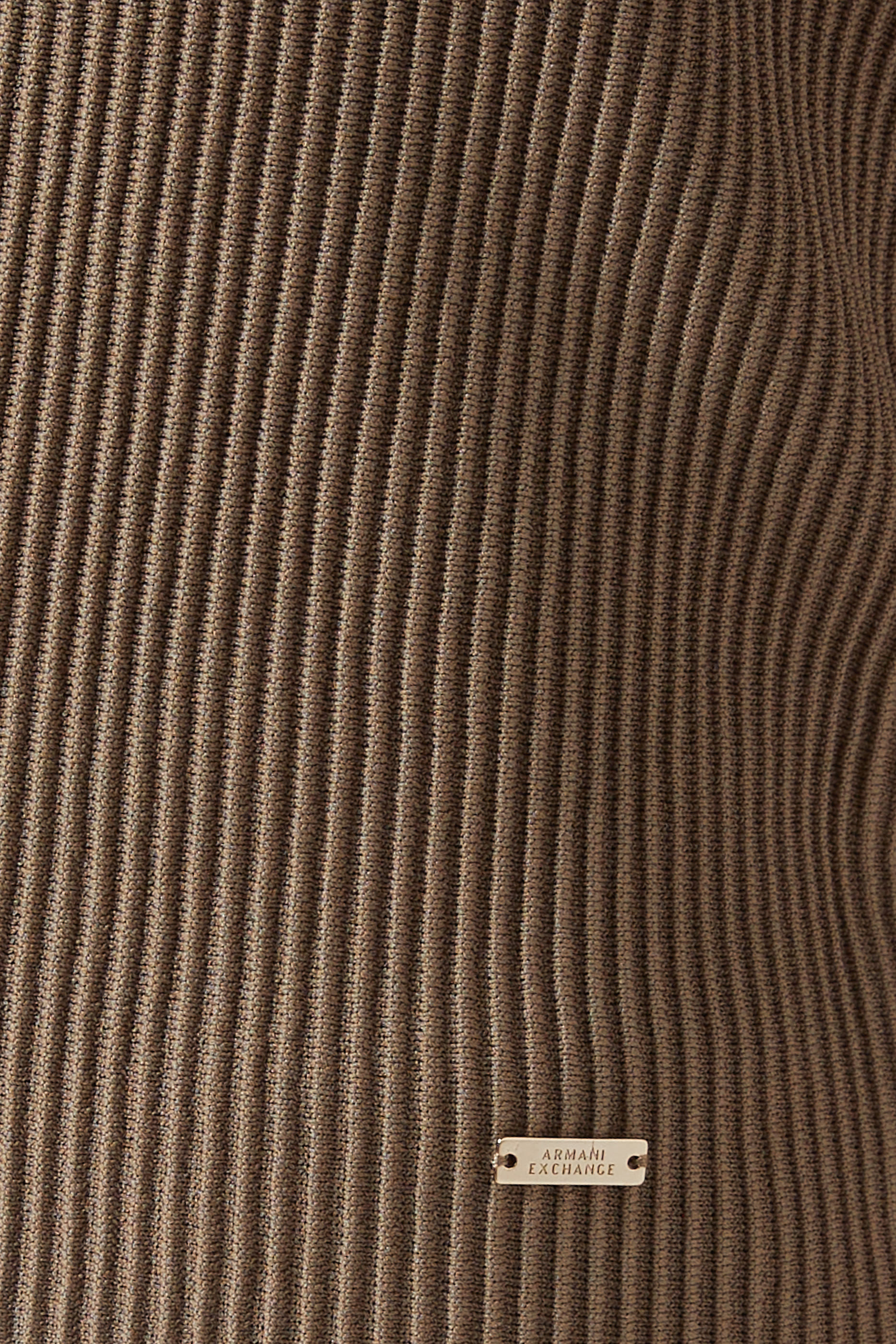 بلوزة منسوجة بحملات متقاطعة