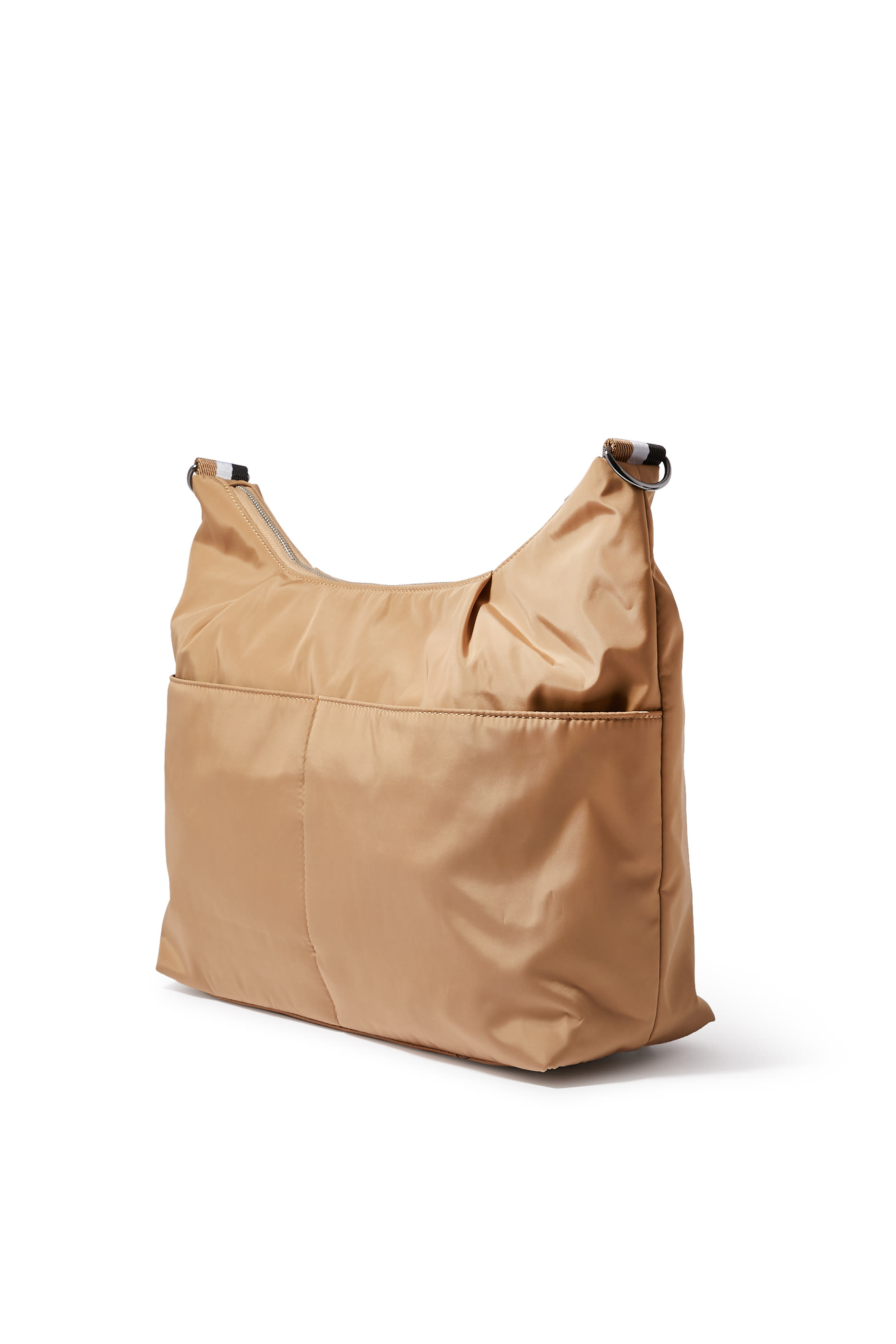 حقيبة مستلزمات أطفال بنقشة شعار الماركة