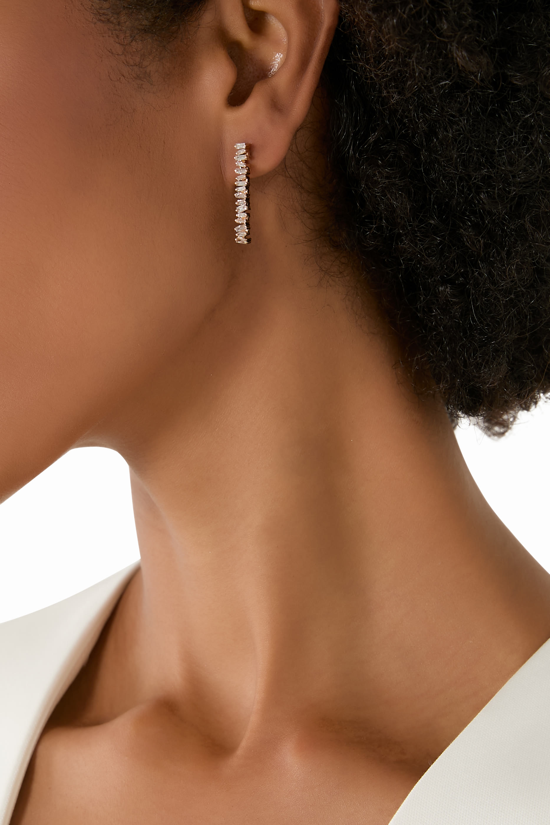 أقراط سافانا كلاسيك متدلية صغيرة مرصعة بالماس، ذهب ودي عيار 18