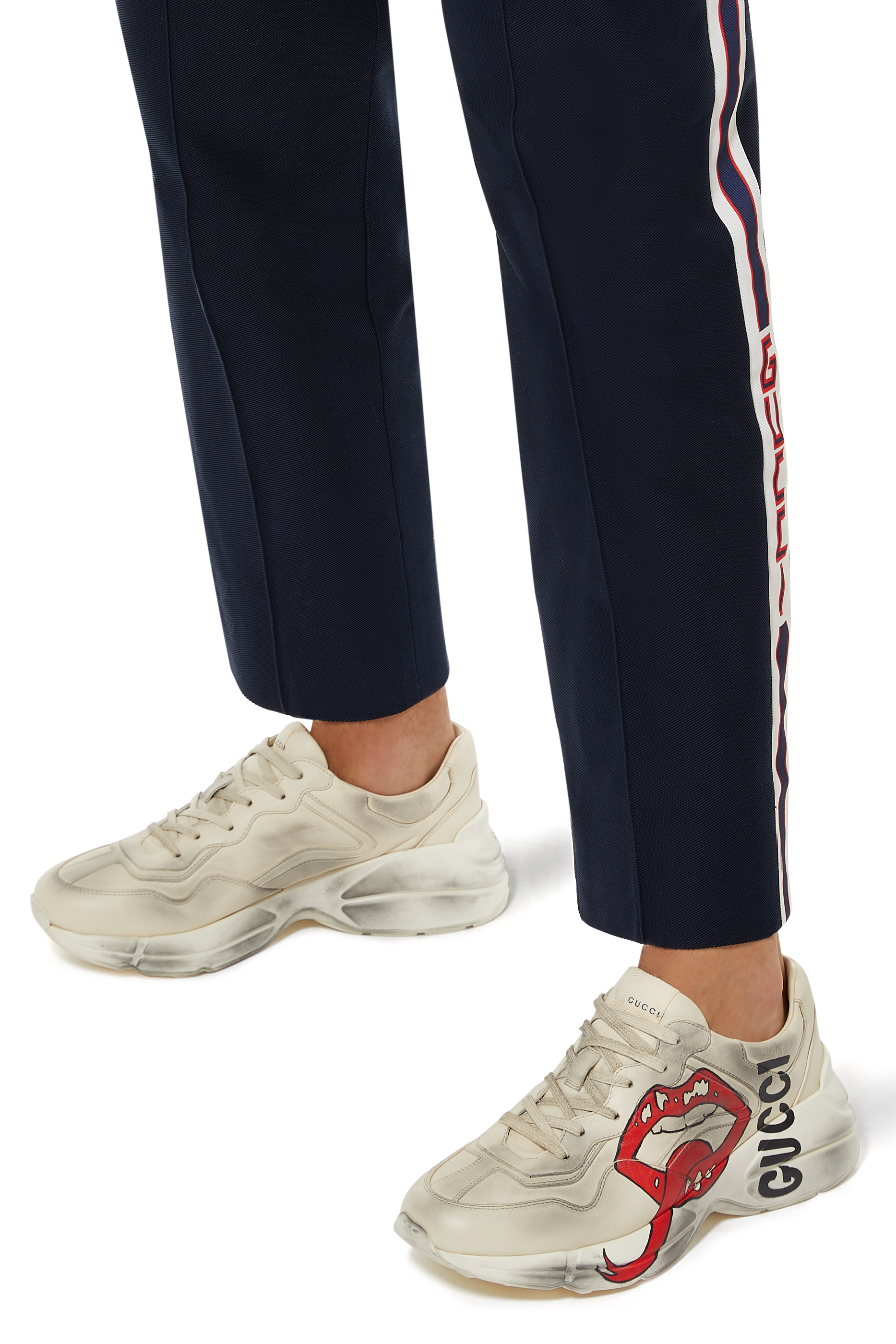 سنيكرز رايثون بطبعة فم